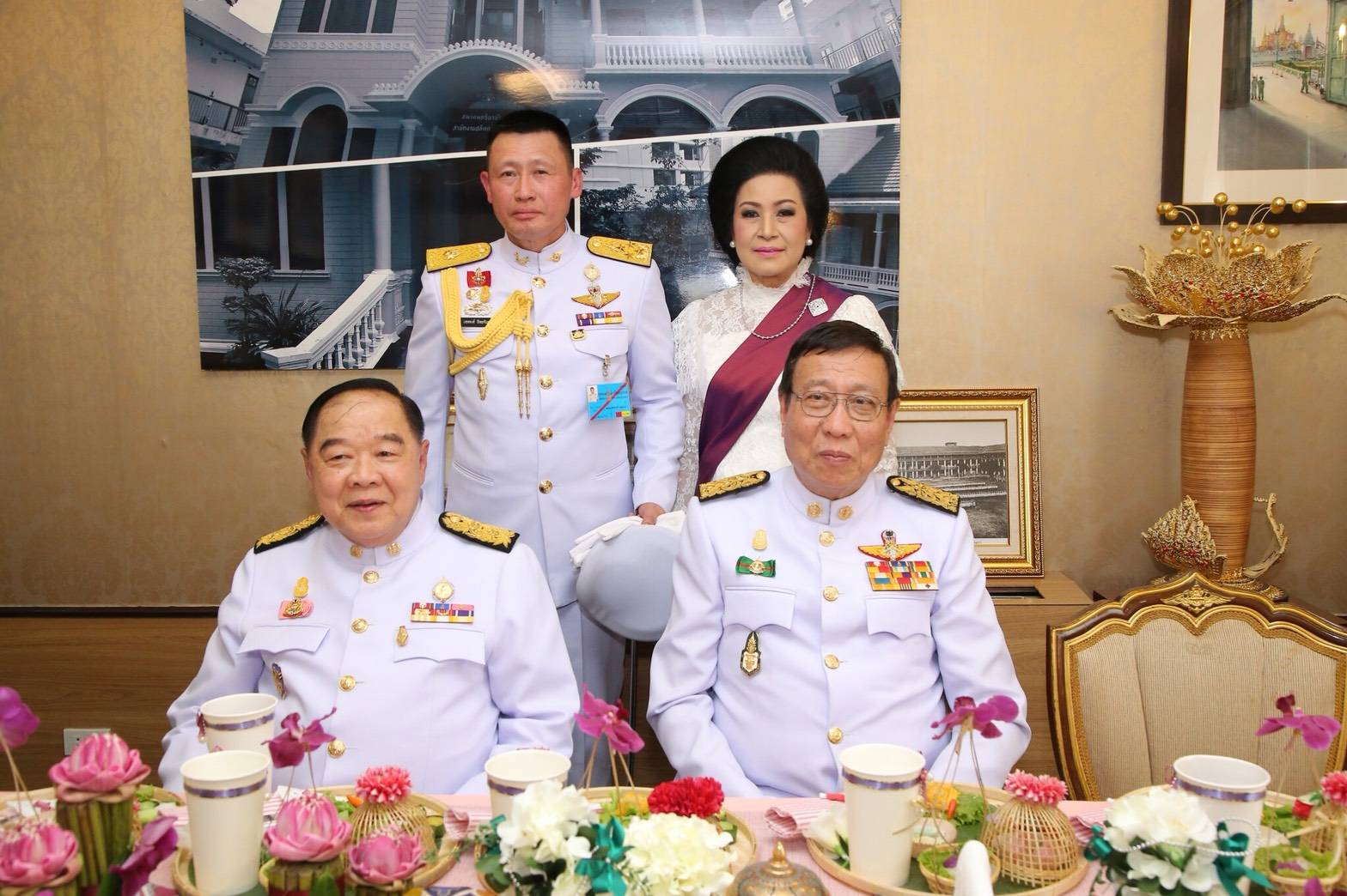 ๐๔๘ เมื่อวันที่ ๘ กุมภาพันธ์ ๒๕๖๑ นายกสมาคมภริยาฯ พร้อมด้วยคณะกรรมการฯ ร่วมพิธีเปิดงาน "อุ่นไอรัก คลายความหนาว" ณ พระลานพระราชวังดุสิต ซึ่งสมาคมฯ ได้ร่วมออกร้านจำหน่ายสินค้าภายในบริเวณสนามเสือป่า
