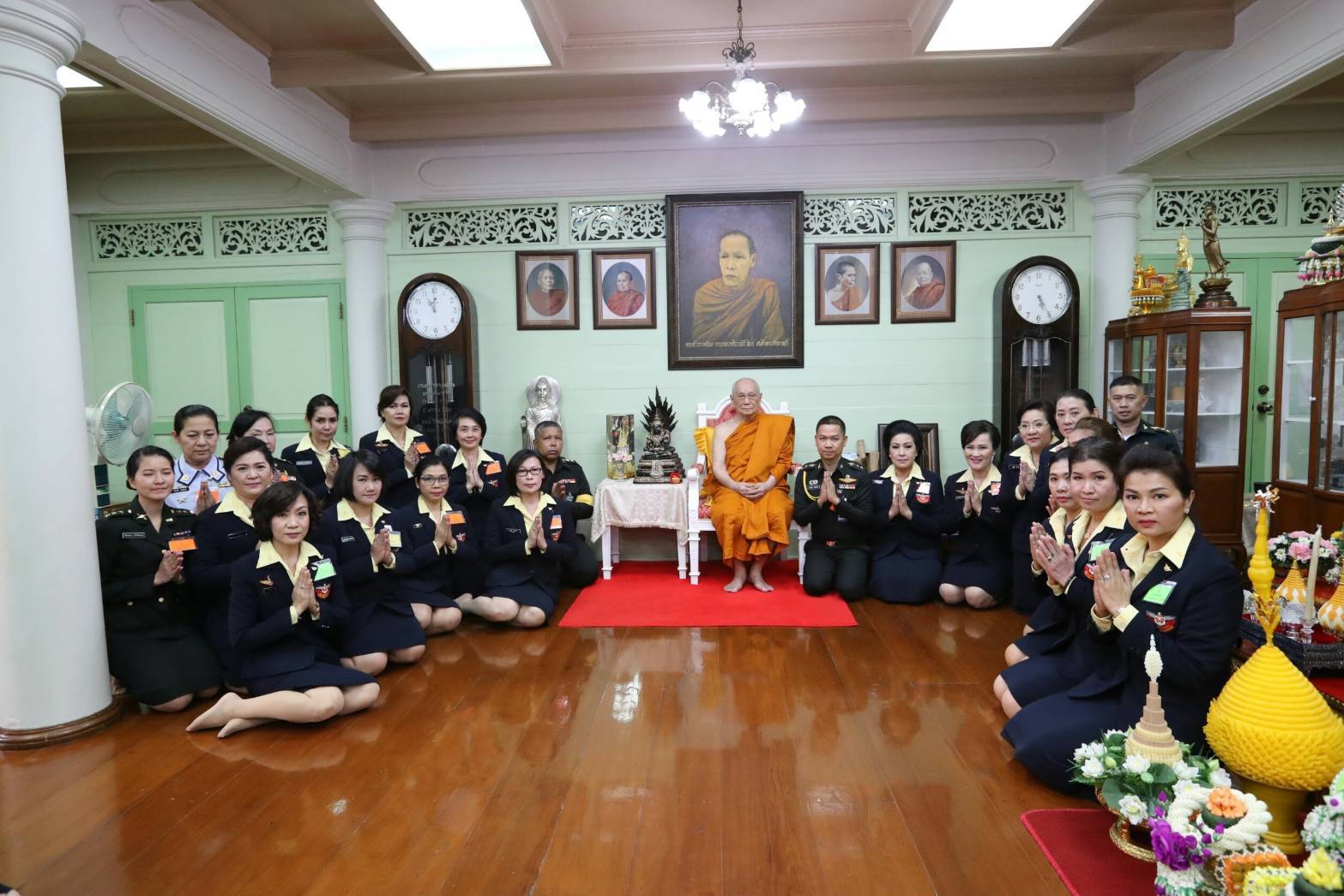 ๐๔๒ เมื่อวันที่ ๑๒ มกราคม ๒๕๖๑ นายกสมาคมภริยาฯ พร้อมด้วยคณะกรรมการสมาคมฯ เข้าเฝ้าถวายสักการะ สมเด็จพระอริยวงศาคตญาณ สมเด็จพระสังฆราช สกลมหาสังฆปรินายก และขอประทานพรเพื่อเป็นสิริมงคล ณ วัดราชบพิตรสถิตมหาสีมารามราชวรวิหาร เขตพระนคร