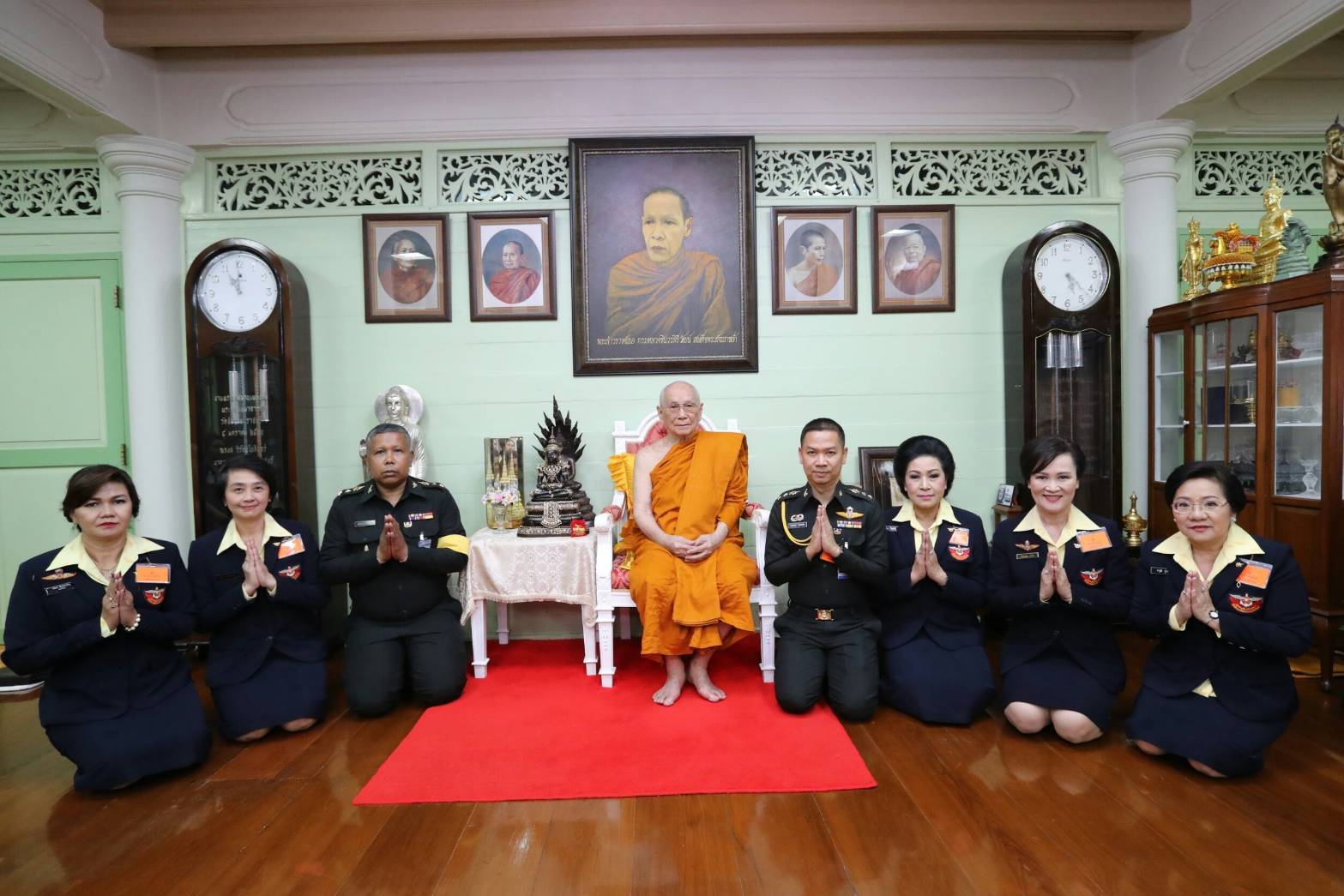 ๐๔๒ เมื่อวันที่ ๑๒ มกราคม ๒๕๖๑ นายกสมาคมภริยาฯ พร้อมด้วยคณะกรรมการสมาคมฯ เข้าเฝ้าถวายสักการะ สมเด็จพระอริยวงศาคตญาณ สมเด็จพระสังฆราช สกลมหาสังฆปรินายก และขอประทานพรเพื่อเป็นสิริมงคล ณ วัดราชบพิตรสถิตมหาสีมารามราชวรวิหาร เขตพระนคร