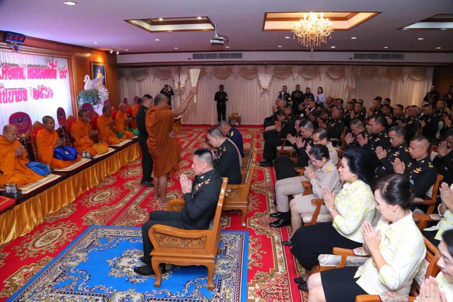 ๑๐๘ เมื่อวันพุธที่ ๒๐ กันยายน ๒๕๖๑ คุณนริศรา ทิพยจันทร์ นายกสมาคมภริยาฯ ร่วมงานวันคล้ายวันสถาปนา ศอว.ศอพท.ครบรอบปีที่ ๓๙