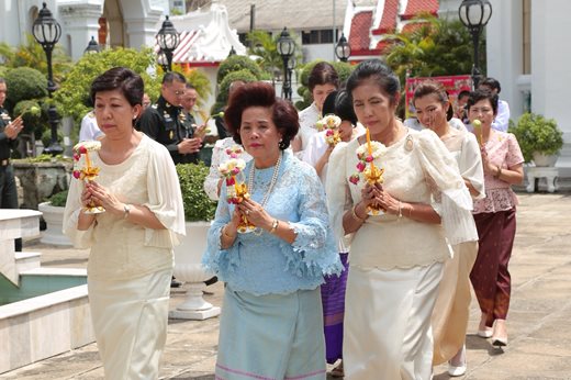 ๐๖๘ เมื่อวันที่ ๒๘ พฤษภาคม ๒๕๖๑ คุณนวลจันทร์ พูนสวัสดิ์ เป็นผู้แทน นายกสมาคมภริยาฯ ร่วมกิจกรรม ส่งเสริมคุณธรรม จริยธรรม เนื่องในเทศกาลวิสาขบูชา ประจำปี ๒๕๖๑ เพื่อถวายเป็นพุทธบูชาและถวายเป็นพระราชกุศล แด่ สมเด็จพระเจ้าอยู่หัวมหาวชิราลงกรณ บดินทรเทพยวรางกูร