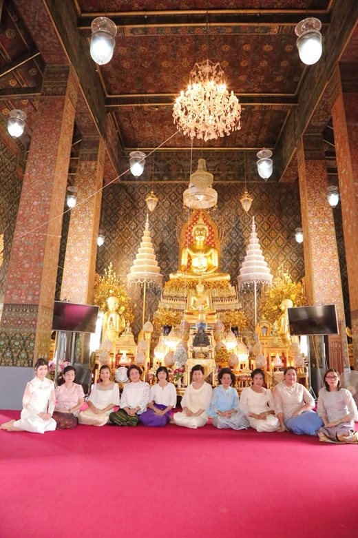 ๐๖๘ เมื่อวันที่ ๒๘ พฤษภาคม ๒๕๖๑ คุณนวลจันทร์ พูนสวัสดิ์ เป็นผู้แทน นายกสมาคมภริยาฯ ร่วมกิจกรรม ส่งเสริมคุณธรรม จริยธรรม เนื่องในเทศกาลวิสาขบูชา ประจำปี ๒๕๖๑ เพื่อถวายเป็นพุทธบูชาและถวายเป็นพระราชกุศล แด่ สมเด็จพระเจ้าอยู่หัวมหาวชิราลงกรณ บดินทรเทพยวรางกูร