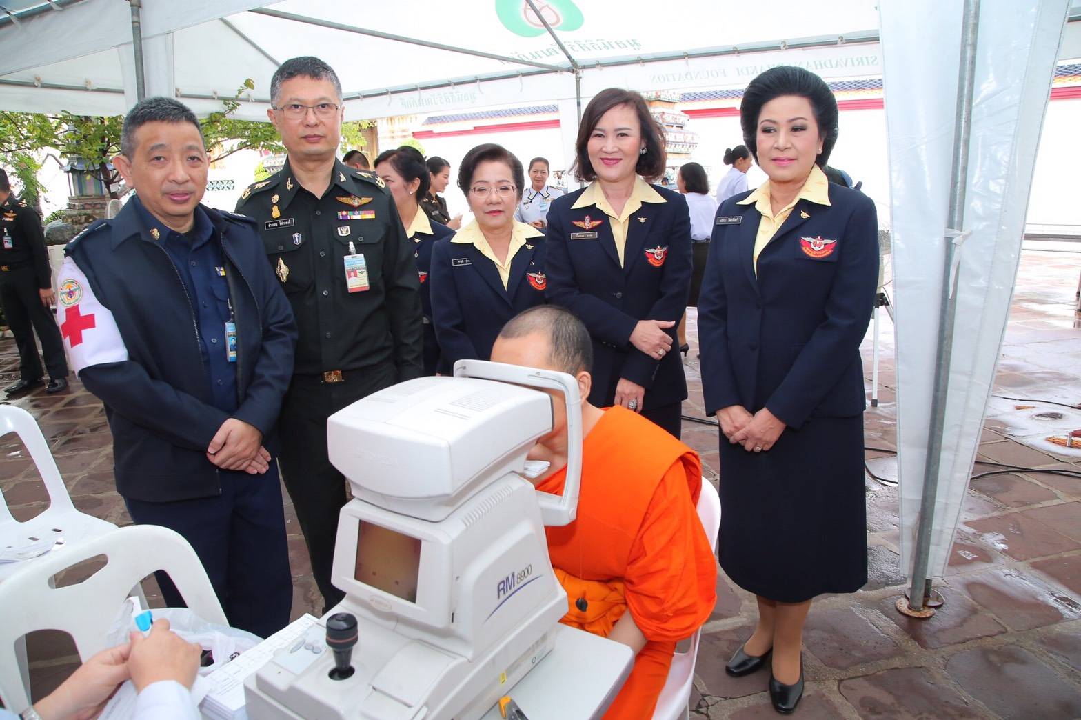 ๐๕๒ เมื่อวันที่ ๒๓ กุมภาพันธ์ ๒๕๖๑ นายกสมาคมภริยาฯ เป็นประธานในพิธีสงฆ์ โครงการบริบาลพระภิกษุสงฆ์ฯ เพื่อถวายเป็นพระราชกุศลแด่ พระบาทสมเด็จพระปรมินทรมหาภูมิพลอดุลยเดช บรมนาถบพิตร ณ ศาลาเลื่อนศักดิ์ เจียมอุดม วัดพระเชตุพนวิมลมังคลารามราชวรมหาวิหาร (วัดโพธิ์) กรุงเทพฯ