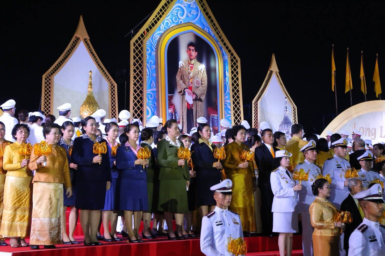 ๐๘๔ เมื่อวันที่ ๒๘ กรกฎาคม ๒๕๖๑ คุณทัศนียา อินทรทัต เป็นผู้แทนนายกสมาคมภริยาฯ พร้อมด้วยคณะกรรมการฯและสมาชิกวิสามัญฯ ร่วมเดินริ้วขบวนอัญเชิญเครื่องราชสักการะถวายพระพรชัยมงคล สมเด็จพระเจ้าอยู่หัวมหาวชิราลงกรณ บดินทรเทพยวรางกูร เนื่องในโอกาสวันเฉลิมพระชนมพรรษา ๖๖ พรรษา ณ มลฑลพิธีท้องสนามหลวง