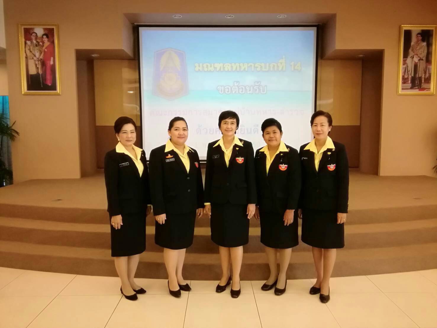 ๐๑๑ เมื่อวันที่ ๑ พฤศจิกายน ๒๕๖๐ น.ท.หญิง ศศิธร ลุมพิกานนท์ ร.น. อุปนายกสมาคมภริยาฯ เป็นผู้แทนนา...