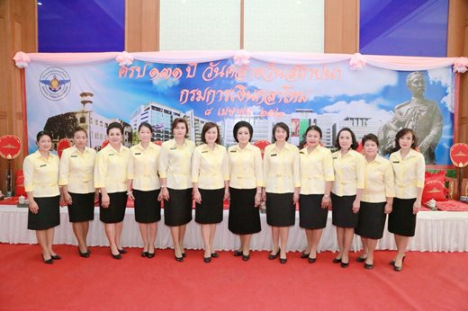 ๐๖๑ เมื่อวันศุกร์ที่ ๒๐ เมษายน ๒๕๖๑ คุณนริศรา ทิพยจันทร์ นายกสมาคมภริยาข้าราชการสำนักงานปลัดกระทรวงกลาโหม พร้อมด้วยคณะกรรมการสมาคมฯ ร่วมงานวันคล้ายวันสถาปนา กรมการเงินกลาโหม ประจำปี ๒๕๖๑ ครบรอบปีที่ ๑๓๑ (๘ เมษายน ๒๕๖๑)ณ ห้องพิธี บริเวณโถงชั้น ๑ ด้านทิศเหนือ อาคารสำนักงานปลัดกระทรวงกลาโหม (ศรีสมาน)