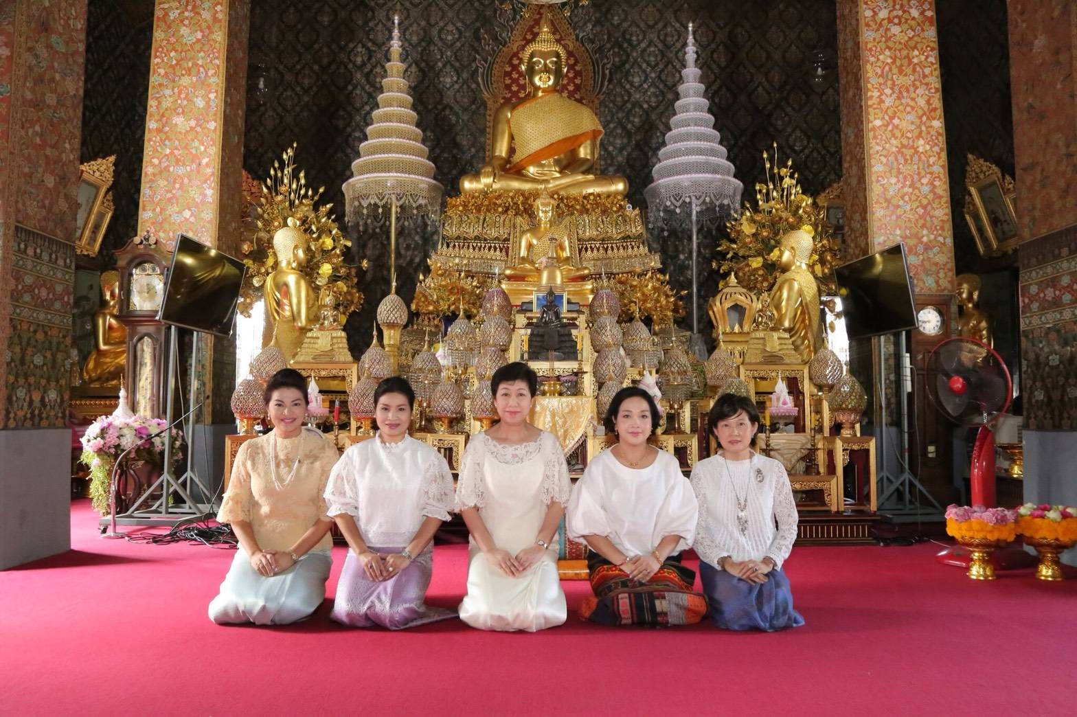๐๕๕ เมื่อวันที่ ๑๙ มีนาคม ๒๕๖๑ คุณนวลจันทร์ พูนสวัสดิ์ เป็นผู้แทนนายกสมาคมภริยาฯ พร้อมด้วย คณะกรร...