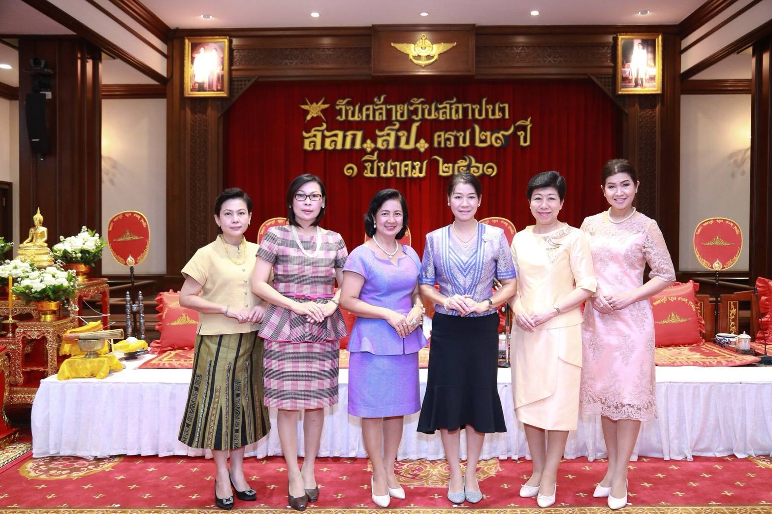 ๐๕๓ เมื่อวันที่ ๒๘ กุมภาพันธ์ ๒๕๖๑ พ.อ.หญิง พชรรัชต์ ครุธเวโช ที่ปรึกษานายกสมาคมภริยาฯ เป็นผู้แทนนายกสมาคมฯ พร้อมด้วย คณะกรรมการสมาคมฯ ร่วมงานวันคล้ายวันสถาปนาสำนักงานเลขานุการสำนักงานปลัดกระทรวงกลาโหม(สลก.สป.) ครบรอบปีที่ ๒๙ ในวันที่ ๑ มีนาคม ๒๕๖๑