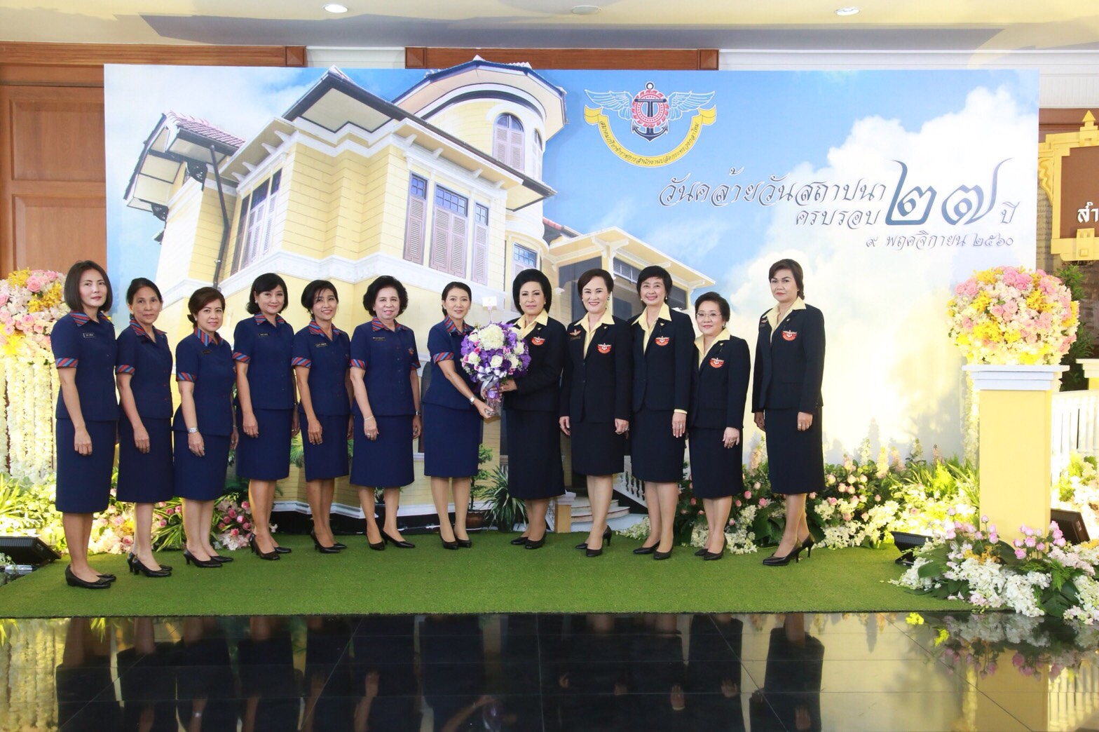 ๐๑๒ เมื่อวันที่ ๙ พฤศจิกายน ๒๕๖๐ นายกสมาคมภริยาฯ เป็นประธานจัดงานวันคล้ายวันสถาปนาสมาคมฯ ครบรอบ ๒๗ ปี ณ ที่ทำการสมาคมฯ (ตึกโดม) ภายในกรมการพลังงานทหาร ศูนย์การอุตสาหกรรมป้องกันประเทศและพลังงานทหาร เขตราชเทวี และ ห้องพินิตประชานาถในศาลาว่าการกลาโหม