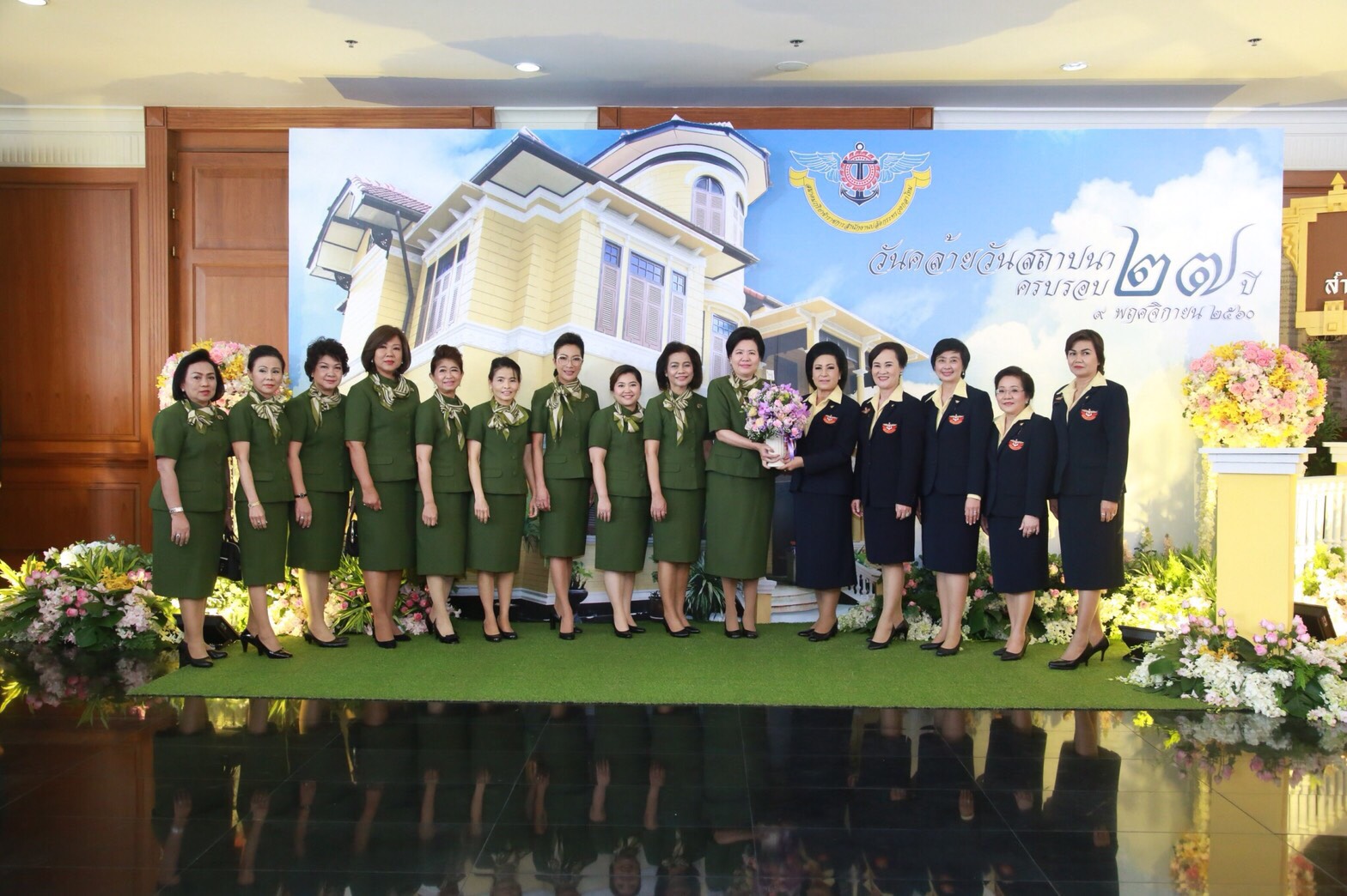 ๐๑๒ เมื่อวันที่ ๙ พฤศจิกายน ๒๕๖๐ นายกสมาคมภริยาฯ เป็นประธานจัดงานวันคล้ายวันสถาปนาสมาคมฯ ครบรอบ ๒๗ ปี ณ ที่ทำการสมาคมฯ (ตึกโดม) ภายในกรมการพลังงานทหาร ศูนย์การอุตสาหกรรมป้องกันประเทศและพลังงานทหาร เขตราชเทวี และ ห้องพินิตประชานาถในศาลาว่าการกลาโหม