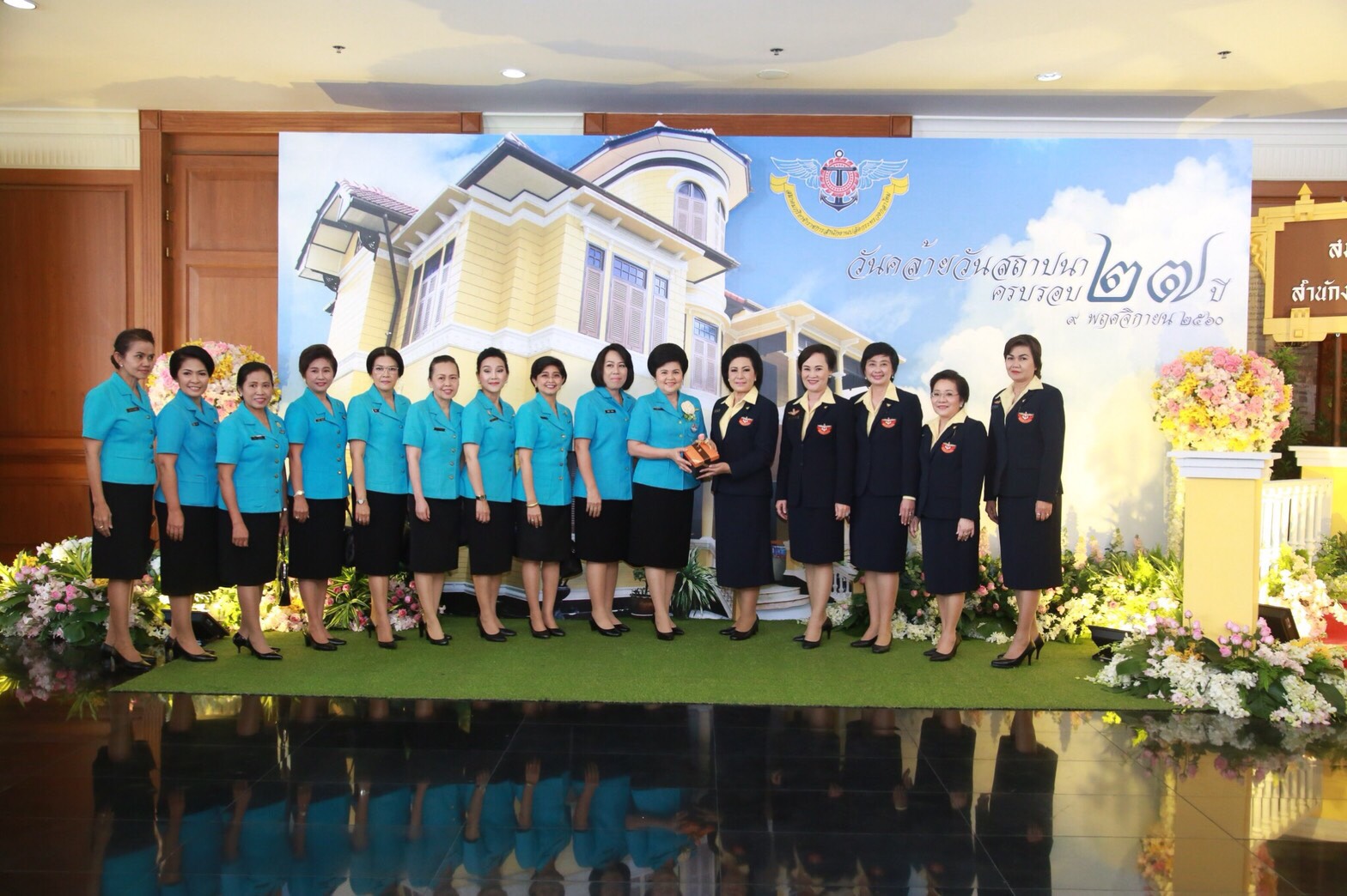 ๐๑๒ เมื่อวันที่ ๙ พฤศจิกายน ๒๕๖๐ นายกสมาคมภริยาฯ เป็นประธานจัดงานวันคล้ายวันสถาปนาสมาคมฯ ครบรอบ ๒๗ ปี ณ ที่ทำการสมาคมฯ (ตึกโดม) ภายในกรมการพลังงานทหาร ศูนย์การอุตสาหกรรมป้องกันประเทศและพลังงานทหาร เขตราชเทวี และ ห้องพินิตประชานาถในศาลาว่าการกลาโหม