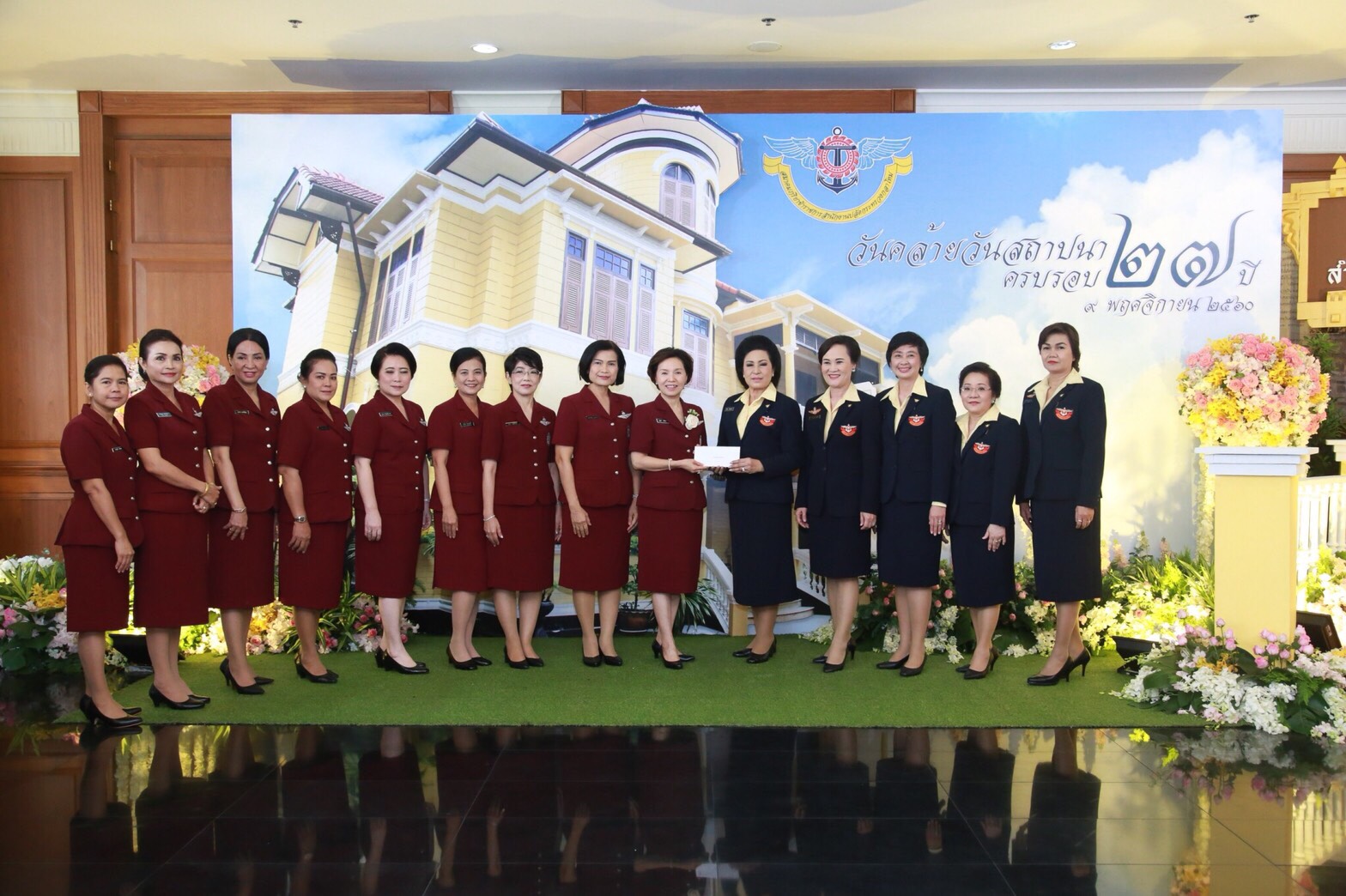 ๐๑๒ เมื่อวันที่ ๙ พฤศจิกายน ๒๕๖๐ นายกสมาคมภริยาฯ เป็นประธานจัดงานวันคล้ายวันสถาปนาสมาคมฯ ครบรอบ ๒๗ ปี ณ ที่ทำการสมาคมฯ (ตึกโดม) ภายในกรมการพลังงานทหาร ศูนย์การอุตสาหกรรมป้องกันประเทศและพลังงานทหาร เขตราชเทวี และ ห้องพินิตประชานาถในศาลาว่าการกลาโหม