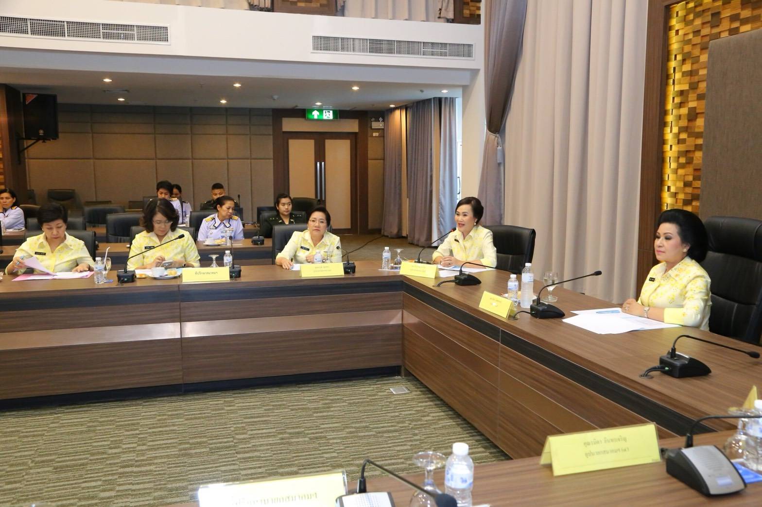 ๑๑๐ เมื่อวันที่ ๒๕ กันยายน ๒๕๖๑ นายกสมาคมภริยาฯ เป็นประธานการประชุม คณะกรรมการสมาคมฯครั้งที่ ๔/๒๕๖๑ เพื่อรายงานสรุปผลการปฏิบัติงานของสมาคมฯ ตลอดปีที่ผ่านมา ณ ห้องประชุม ชั้น ๖ อาคารสำนักงานปลัดกระทรวงกลาโหม พื้นที่ถนนศรีสมาน จ.นนทบุรี