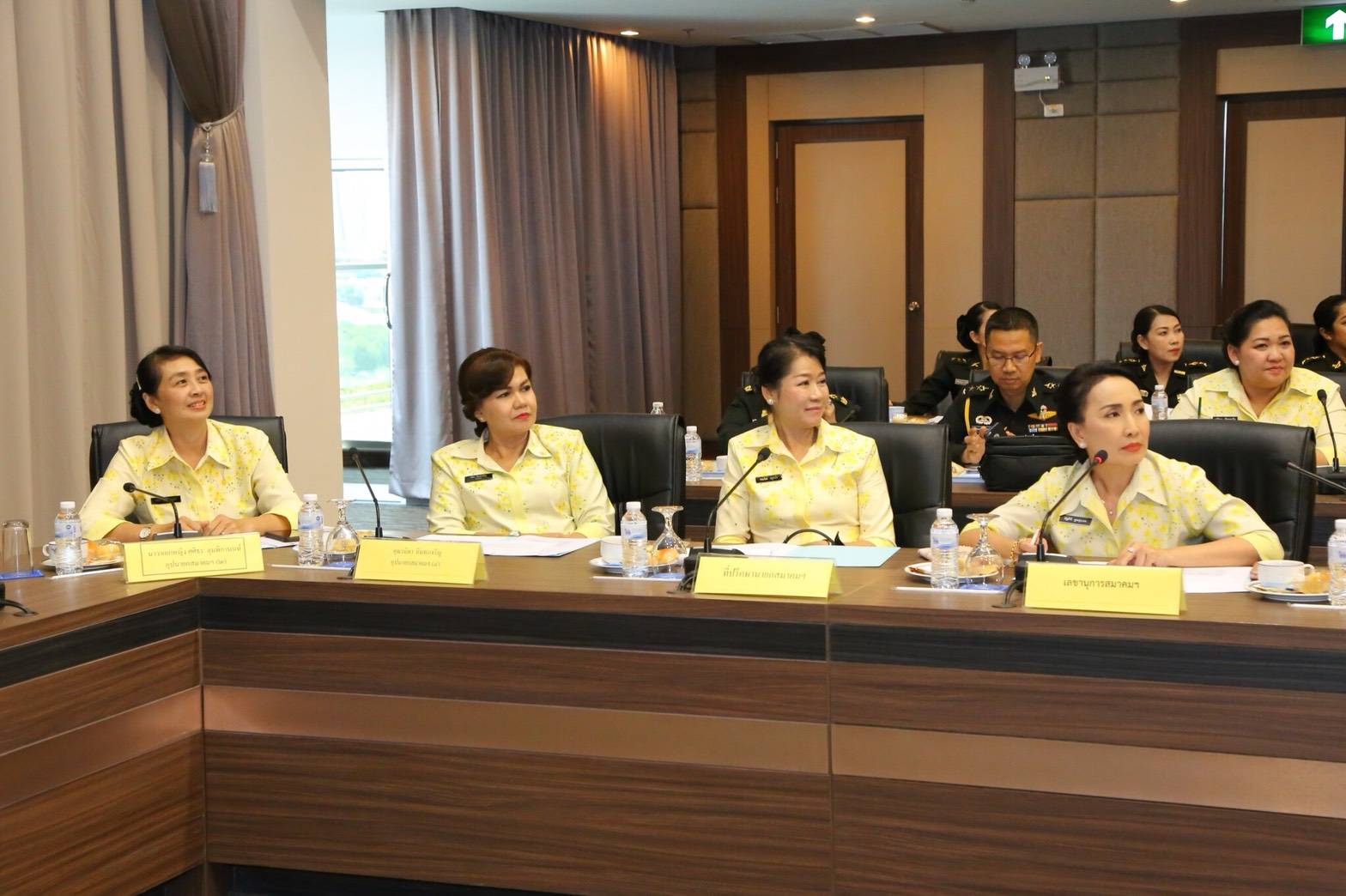 ๑๑๐ เมื่อวันที่ ๒๕ กันยายน ๒๕๖๑ นายกสมาคมภริยาฯ เป็นประธานการประชุม คณะกรรมการสมาคมฯครั้งที่ ๔/๒๕๖๑ เพื่อรายงานสรุปผลการปฏิบัติงานของสมาคมฯ ตลอดปีที่ผ่านมา ณ ห้องประชุม ชั้น ๖ อาคารสำนักงานปลัดกระทรวงกลาโหม พื้นที่ถนนศรีสมาน จ.นนทบุรี