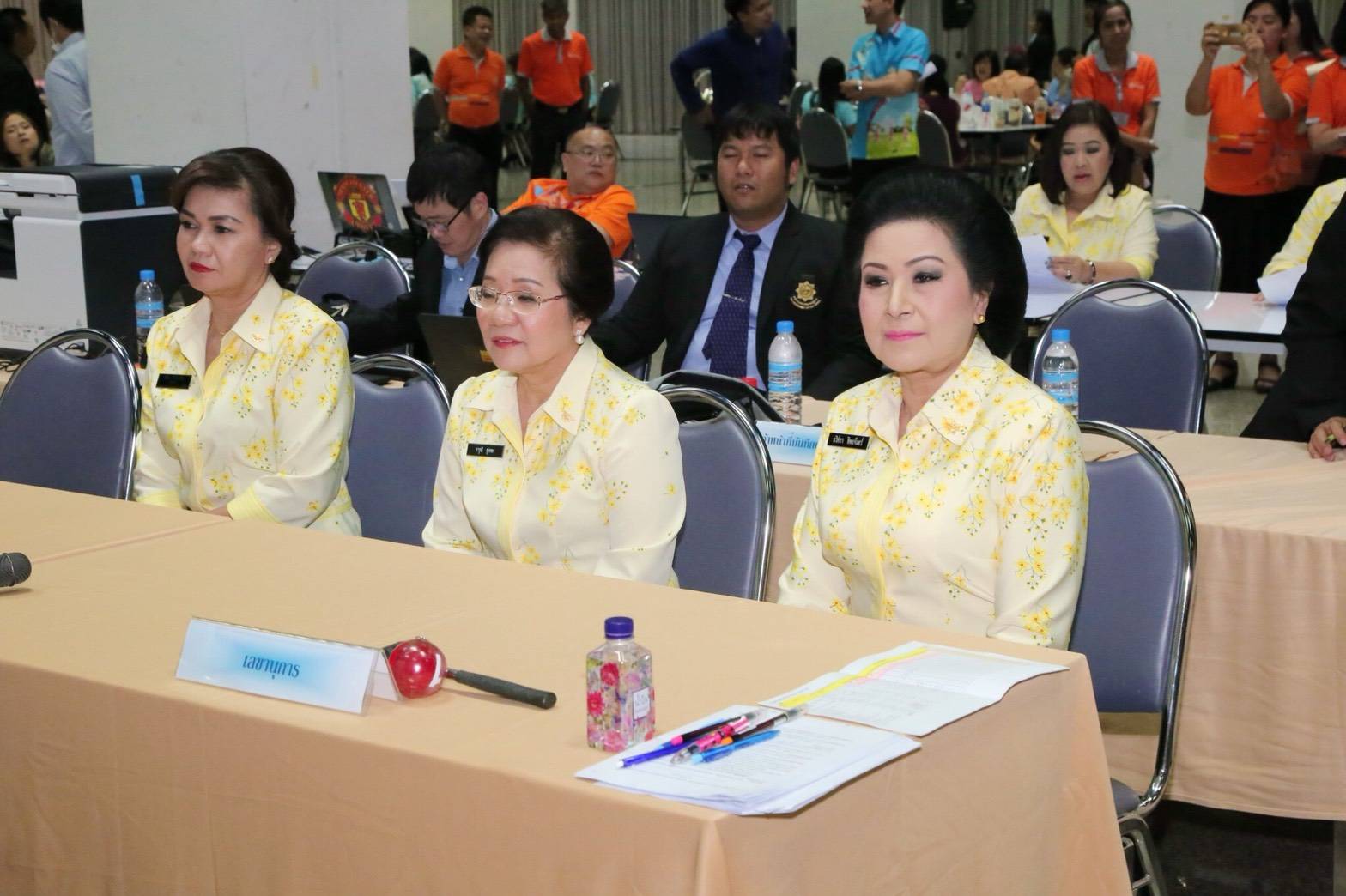 ๐๖๖ เมื่อวันที่ ๑๘ พฤษภาคม ๒๕๖๑ นายกสมาคมภริยาฯ พร้อมด้วยคณะกรรมการสมาคมฯ ร่วมเป็นสักขีพยานในการหมุนวงล้อ ออกสลากกาชาดของสมาคมฯ ประจำปี ๒๕๖๑ ณ อาคารแพทยพัฒน์ สภากาชาดไทย กรุงเทพฯ