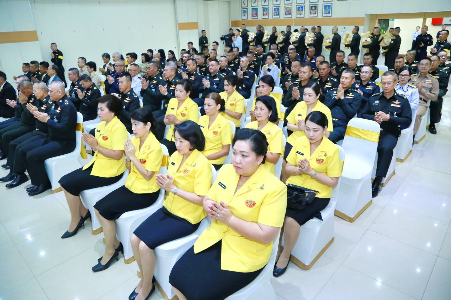 004 เมื่อวันที่ ๗ ตุลาคม ๒๕๖๒ นายกสมาคมภริยาฯ พร้อมด้วยคณะกรรมการฯ ร่วมงานวันคล้ายวันสถาปนากรมการพลังงานทหาร ศูนย์การอุตสาหกรรมป้องกันประเทศและพลังงานทหาร ครบรอบปีที่ ๖๖ ณ ห้องโป่งทรายคำ ชั้น ๗ กรมการพลังงานทหารฯ เขตราชเทวี กรุงเทพฯ