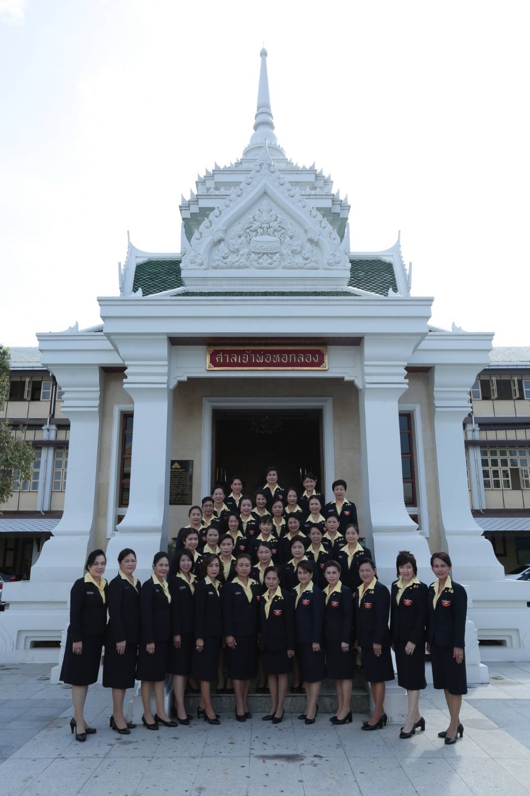 007 เมื่อวันที่ ๙ ตุลาคม ๒๕๖๒ นายกสมาคมภริยาฯ นำคณะกรรมการฯ สักการะสิ่งศักดิ์สิทธิ์ ภายในศาลาว่าการกลาโหมและศาลหลักเมือง เพื่อความเป็นสิริมงคลก่อนเริ่มปฏิบัติงานในปีงบประมาณใหม่ ณ ศาลาว่าการกลาโหม เขตพระนคร กรุงเทพฯ