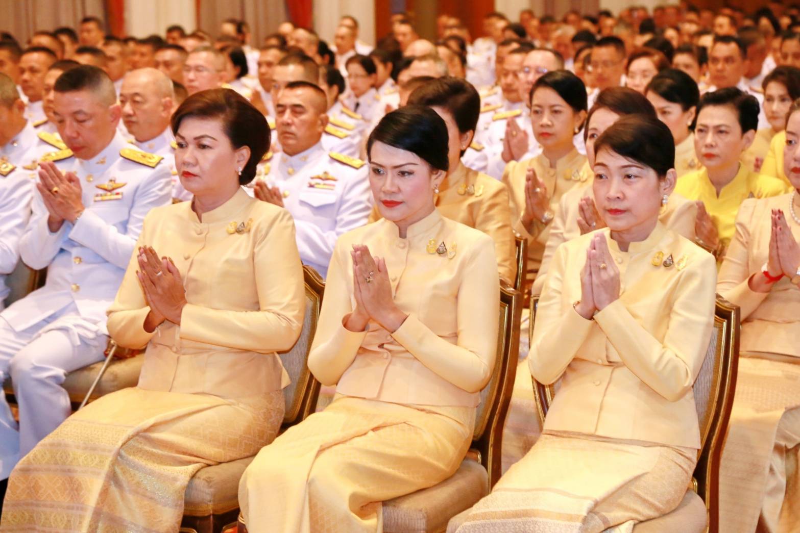 009 เมื่อวันที่ ๑๑ ตุลาคม ๒๕๖๒ นายกสมาคมภริยาฯ พร้อมด้วยคณะกรรมการฯ ร่วมพิธีทำบุญตักบาตรและพิธีสวดพระพุทธมนต์ ถวายเป็นพระราชกุศลแด่ พระบาทสมเด็จพระบรมชนกาธิเบศร มหาภูมิพลอดุลยเดชมหาราช บรมนาถบพิตร เนื่องในโอกาสวันคล้ายวันสวรรคต ณ ศาลาว่าการกลาโหม เขตพระนคร กรุงเทพฯ