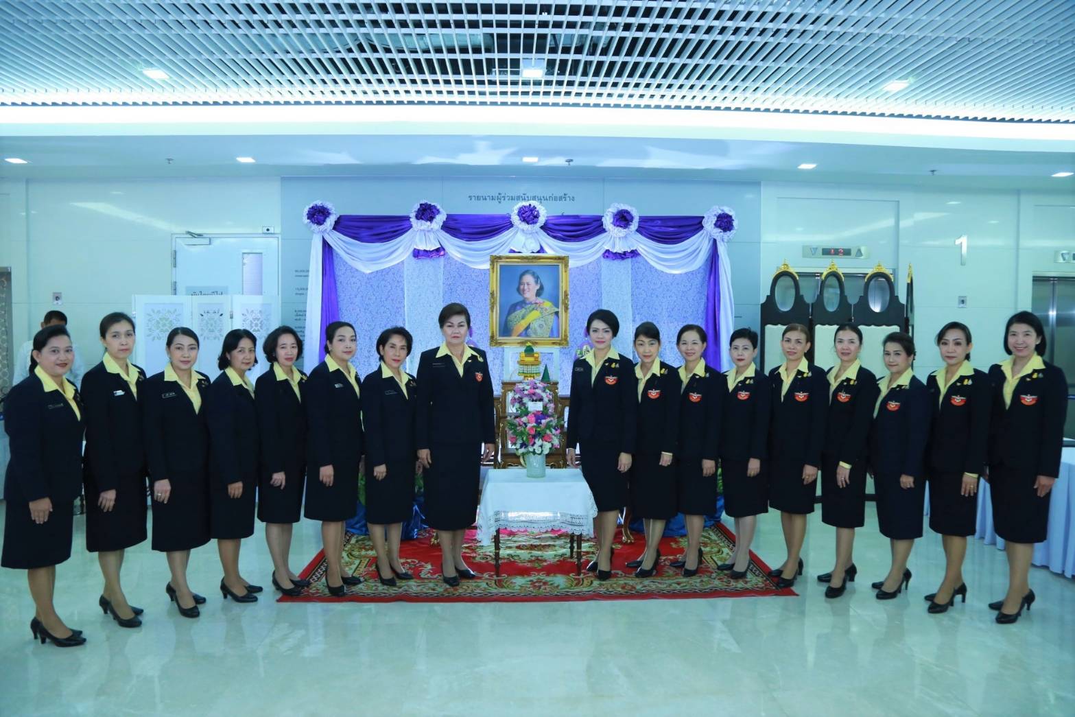 012 เมื่อวันที่ ๑๙ ตุลาคม ๒๕๖๒ นายกสมาคมภริยาฯ พร้อมด้วยคณะกรรมการฯ ร่วมทอดถวายแจกันดอกไม้สดและลงนามถวายพระพร สมเด็จพระกนิษฐาธิราชเจ้า กรมสมเด็จพระเทพรัตนราชสุดาฯ สยามบรมราชกุมารี ณ ตึกภูมิสิริมังคลานุสรณ์ โรงพยาบาลจุฬาลงกรณ์ สภากาชาดไทย