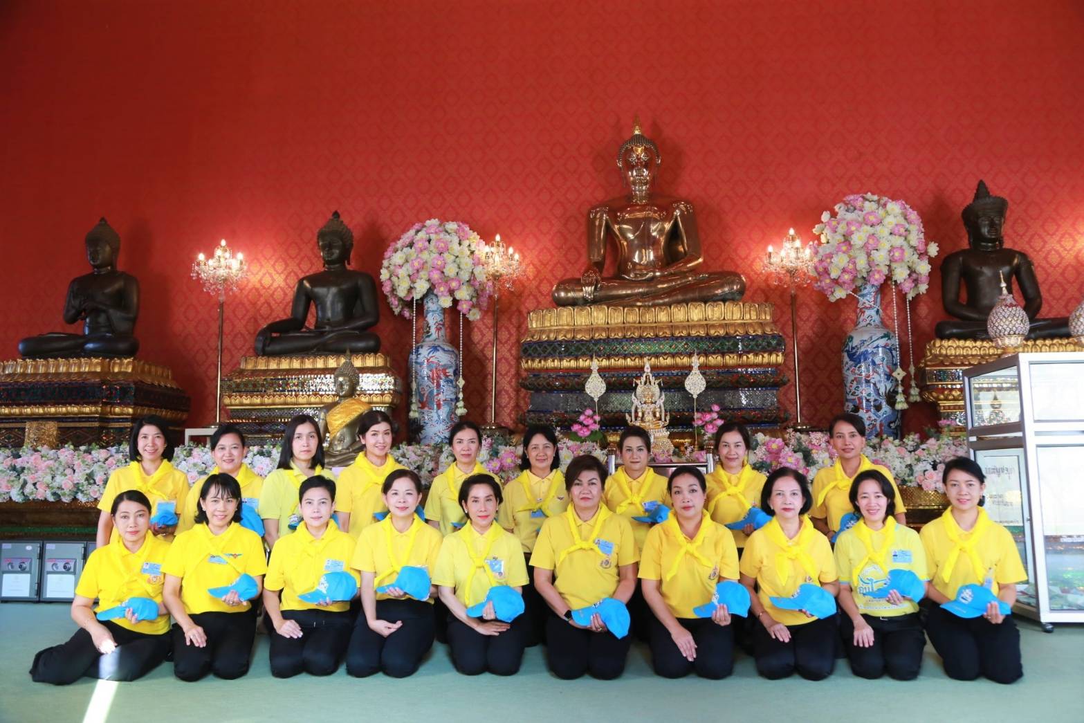 014 เมื่อวันที่ ๑๘ ตุลาคม ๒๕๖๒ นายกสมาคมภริยาฯ นำคณะกรรมการฯ และกำลังพลของหน่วยขึ้นตรง สำนักงานปลัดกระทรวงกลาโหม ร่วมกันทำกิจกรรม"จิตอาสาพัฒนาปรับภูมิทัศน์ ทำความสะอาดศาสนสถาน" ณ วัดหงส์รัตนารามราชวรวิหาร แขวงวัดอรุณราชวราราม เขตบางกอกใหญ่ กรุงเทพฯ