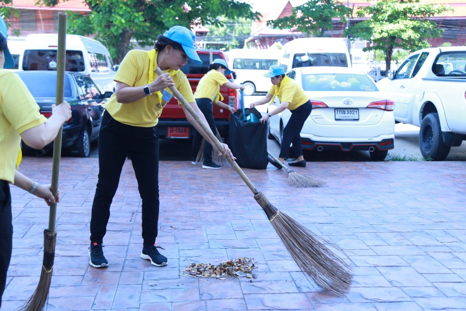014 เมื่อวันที่ ๑๘ ตุลาคม ๒๕๖๒ นายกสมาคมภริยาฯ นำคณะกรรมการฯ และกำลังพลของหน่วยขึ้นตรง สำนักงานปลัดกระทรวงกลาโหม ร่วมกันทำกิจกรรม"จิตอาสาพัฒนาปรับภูมิทัศน์ ทำความสะอาดศาสนสถาน" ณ วัดหงส์รัตนารามราชวรวิหาร แขวงวัดอรุณราชวราราม เขตบางกอกใหญ่ กรุงเทพฯ