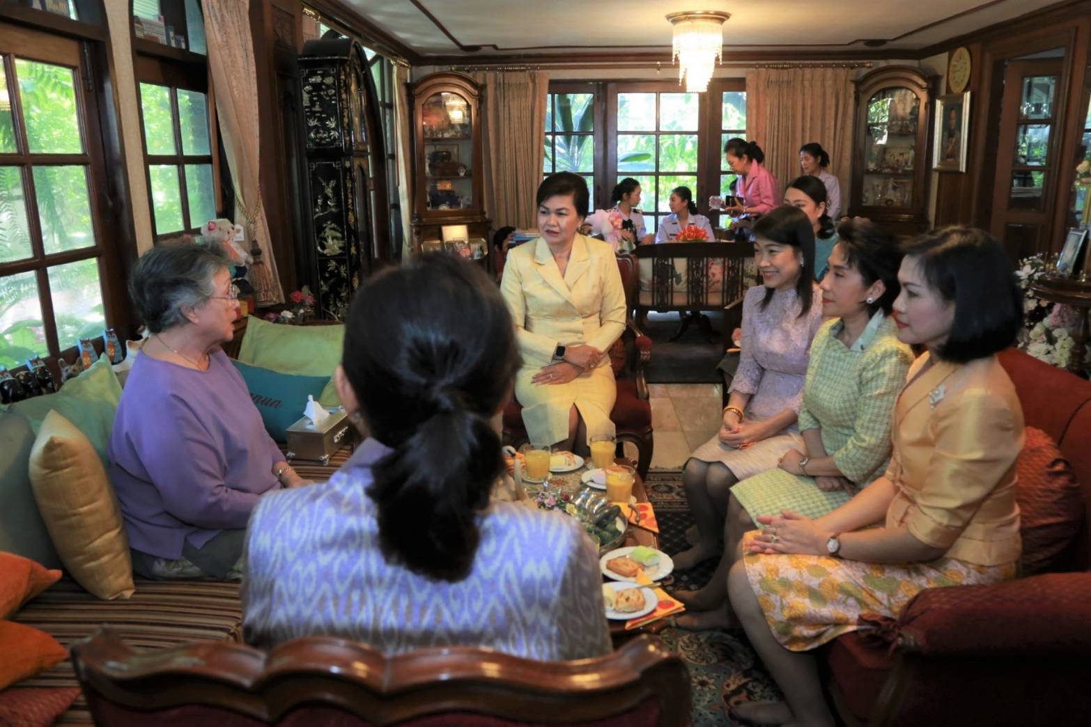 016 เมื่อวันที่ ๒๑ ตุลาคม ๒๕๖๒ นายกสมาคมภริยาฯ พร้อมด้วยคณะกรรมการฯ เข้าเยี่ยมคารวะ คุณหญิงสรัสนันท์ เรืองตระกูล อดีตนายกสมาคมฯ เพื่อเรียนเชิญร่วมงานวันคล้ายวันสถาปนาสมาคมฯ ครบรอบปีที่ ๒๙ ณ บ้านพักเขตพญาไท กรุงเทพฯ