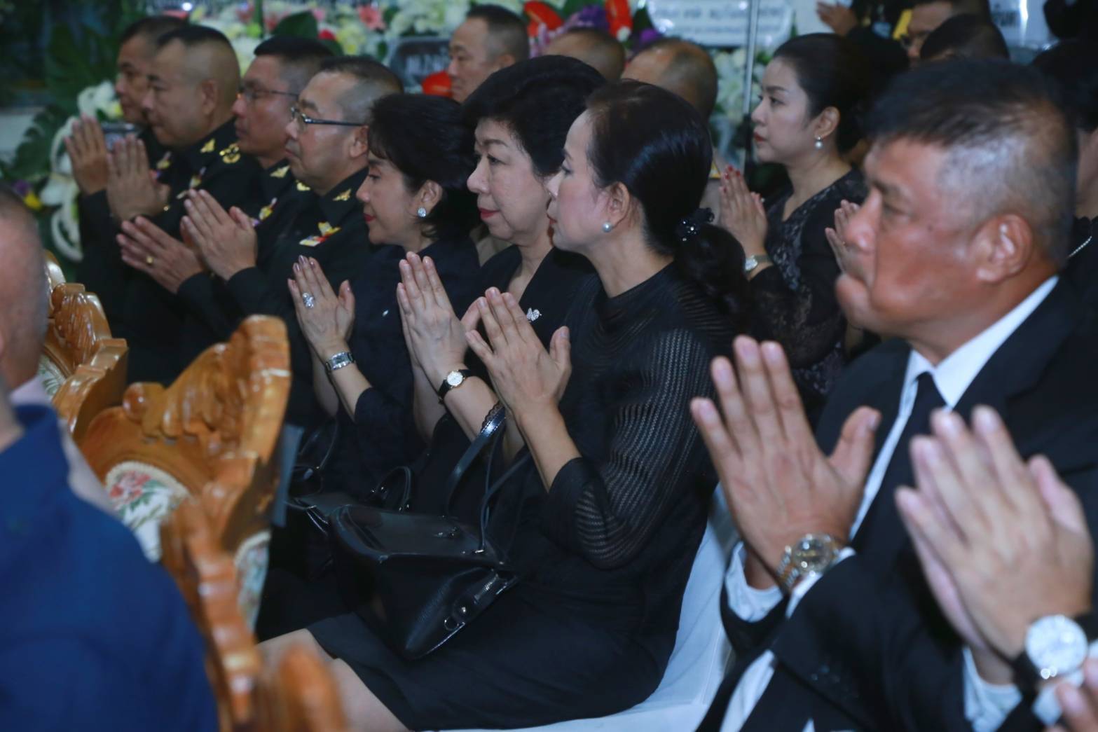 023 เมื่อวันที่ ๒๘ ตุลาคม ๒๕๖๒ นายกสมาคมภริยาฯ พร้อมด้วยคณะกรรมการฯ ร่วมพิธีสวดพระอภิธรรม คุณแม่สาลี่ นิลสมัย มารดาพลเรือเอก สมประสงค์ นิลสมัย รองปลัดกระทรวงกลาโหม ณ วัดเครือวัลย์วรวิหาร เขตบางกอกใหญ่ กรุงเทพฯ