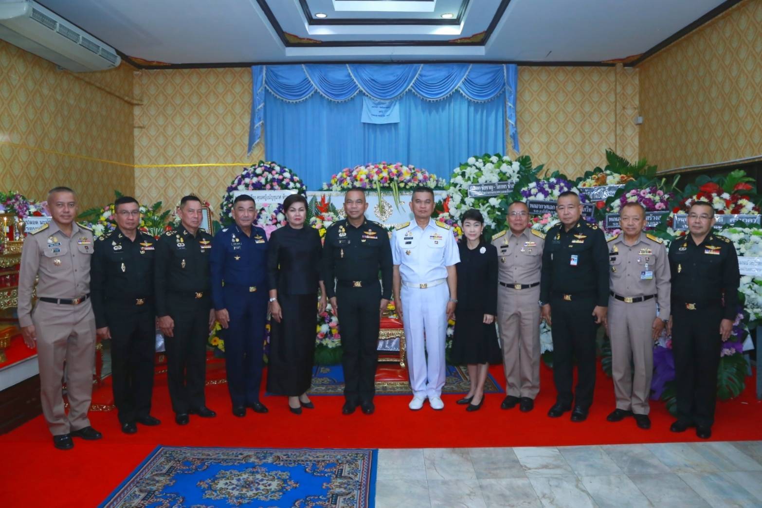 023 เมื่อวันที่ ๒๘ ตุลาคม ๒๕๖๒ นายกสมาคมภริยาฯ พร้อมด้วยคณะกรรมการฯ ร่วมพิธีสวดพระอภิธรรม คุณแม่สาลี่ นิลสมัย มารดาพลเรือเอก สมประสงค์ นิลสมัย รองปลัดกระทรวงกลาโหม ณ วัดเครือวัลย์วรวิหาร เขตบางกอกใหญ่ กรุงเทพฯ