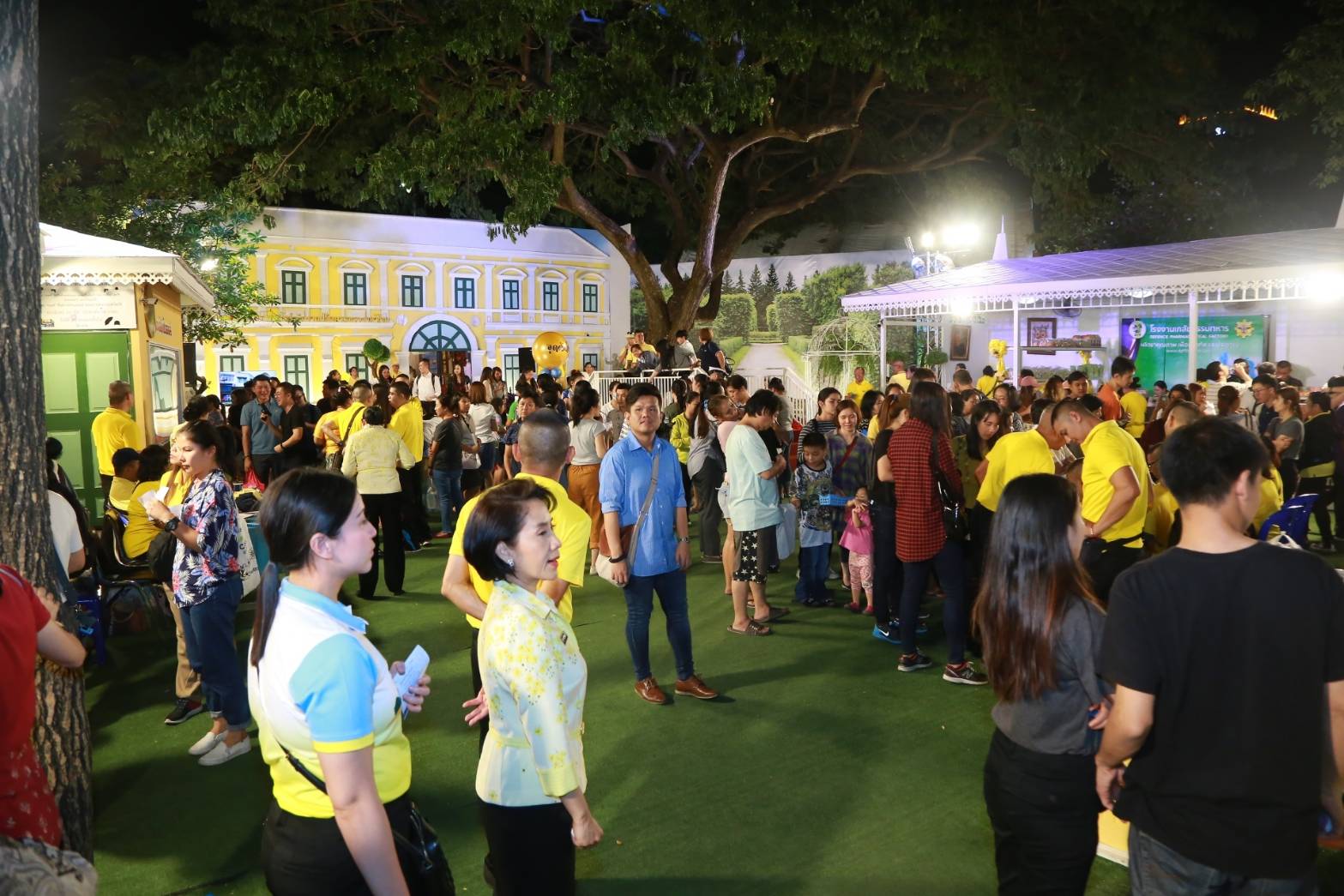 034 เมื่อวันที่ ๒๐-๒๔ พฤศจิกายน ๒๕๖๒ ที่ผ่านมา คุณรมิดา อินทรเจริญ นายกสมาคมภริยาข้าราชการสำนักงานปลัดกระทรวงกลาโหม และอุปนายกสมาคมฯ ร่วมงานกาชาด เพื่อเป็นขวัญและกำลังใจแก่คณะกรรมการสมาคมฯ ณ สวนลุมพินี กรุงเทพฯ