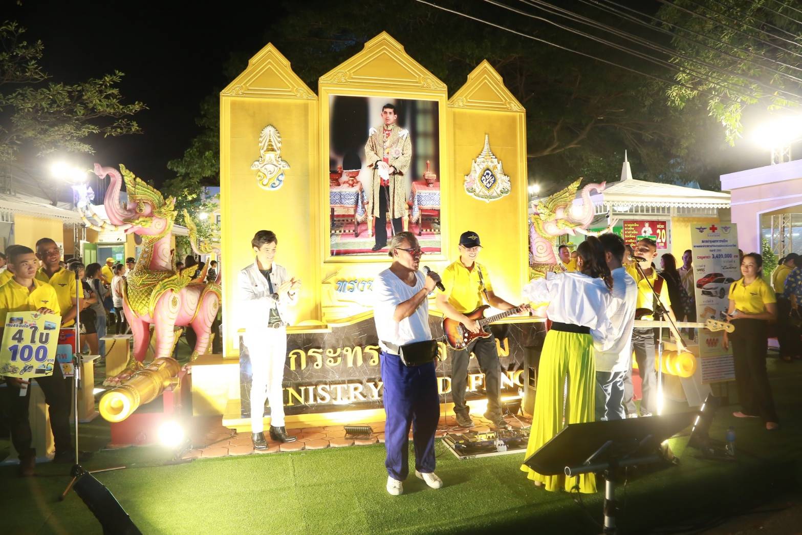 034 เมื่อวันที่ ๒๐-๒๔ พฤศจิกายน ๒๕๖๒ ที่ผ่านมา คุณรมิดา อินทรเจริญ นายกสมาคมภริยาข้าราชการสำนักงานปลัดกระทรวงกลาโหม และอุปนายกสมาคมฯ ร่วมงานกาชาด เพื่อเป็นขวัญและกำลังใจแก่คณะกรรมการสมาคมฯ ณ สวนลุมพินี กรุงเทพฯ