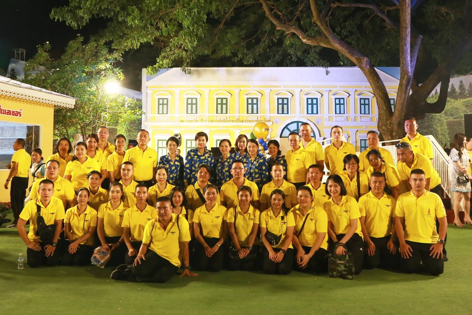 034 เมื่อวันที่ ๒๐-๒๔ พฤศจิกายน ๒๕๖๒ ที่ผ่านมา คุณรมิดา อินทรเจริญ นายกสมาคมภริยาข้าราชการสำนักงานปลัดกระทรวงกลาโหม และอุปนายกสมาคมฯ ร่วมงานกาชาด เพื่อเป็นขวัญและกำลังใจแก่คณะกรรมการสมาคมฯ ณ สวนลุมพินี กรุงเทพฯ