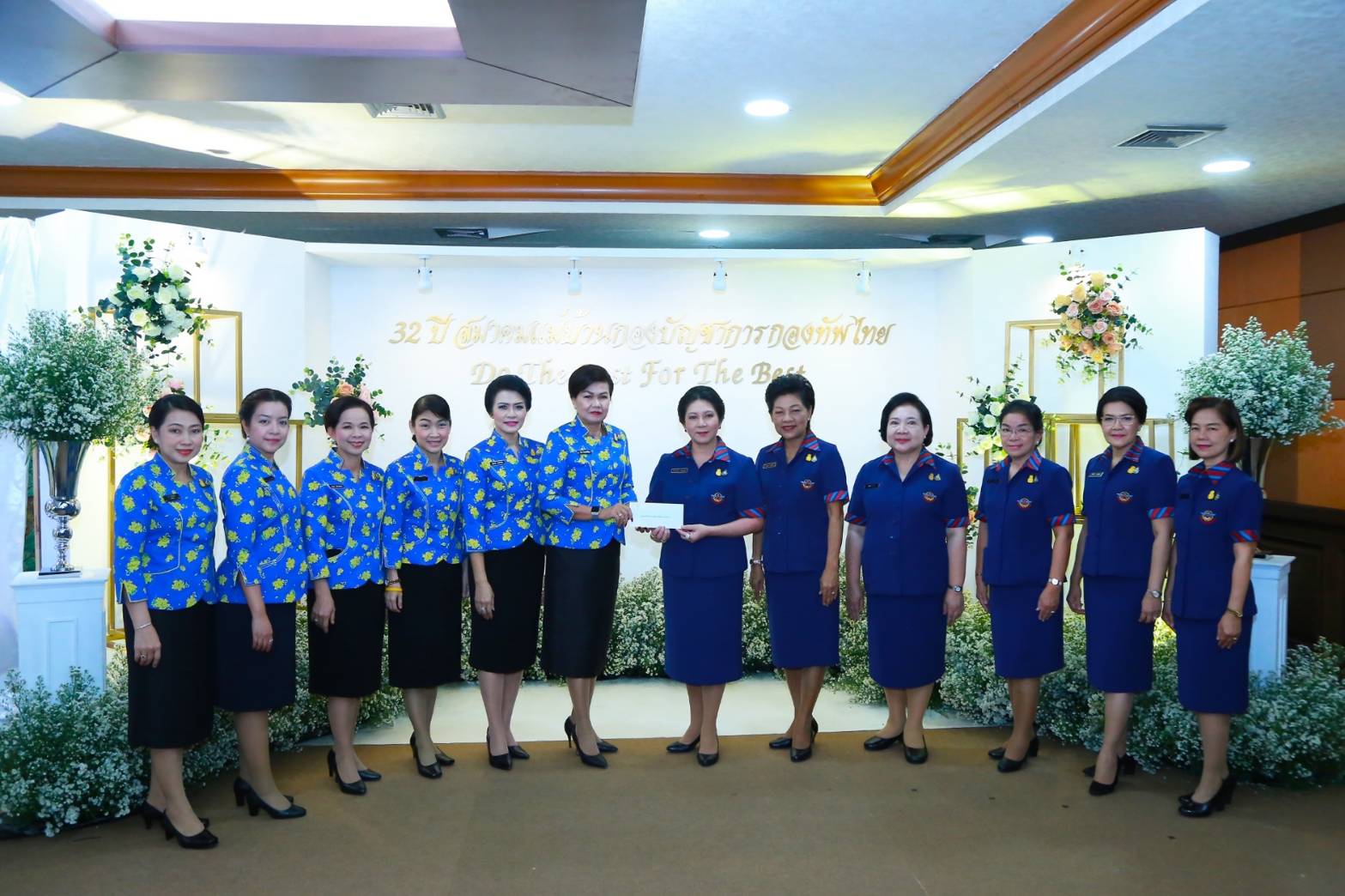 036 เมื่อวันที่ ๒๗ พฤศจิกายน ๒๕๖๒ นายกสมาคมภริยาฯ พร้อมด้วยคณะกรรมการฯ ร่วมงานวันคล้ายวันสถาปนาสมาคมแม่บ้านกองบัญชาการกองทัพไทย ครบรอบปีที่ ๓๒ ณ สโมสรกองบัญชาการกองทัพไทย ถนนแจ้งวัฒนะ อ.ปากเกร็ด จ.นนทบุรี