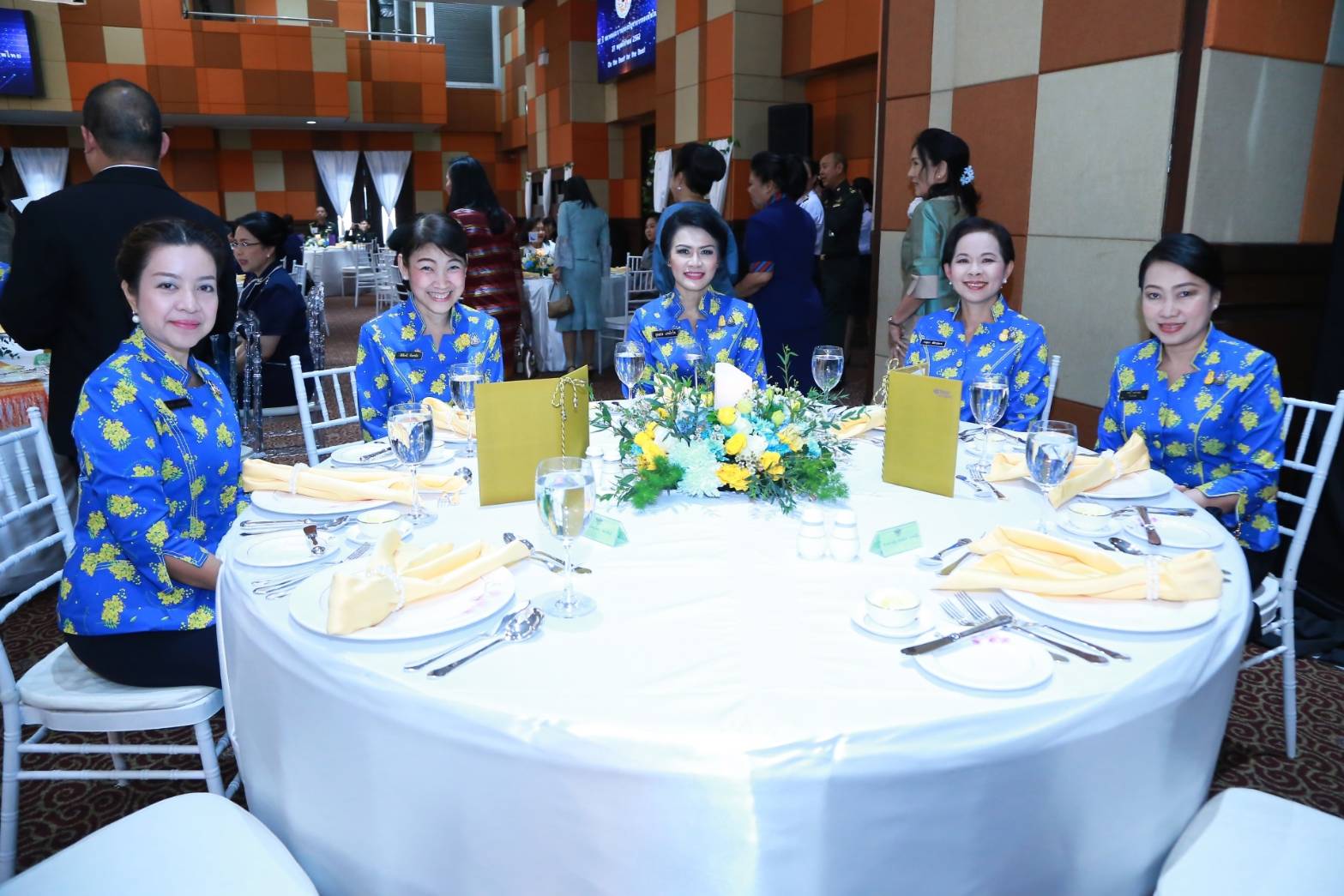 036 เมื่อวันที่ ๒๗ พฤศจิกายน ๒๕๖๒ นายกสมาคมภริยาฯ พร้อมด้วยคณะกรรมการฯ ร่วมงานวันคล้ายวันสถาปนาสมาคมแม่บ้านกองบัญชาการกองทัพไทย ครบรอบปีที่ ๓๒ ณ สโมสรกองบัญชาการกองทัพไทย ถนนแจ้งวัฒนะ อ.ปากเกร็ด จ.นนทบุรี