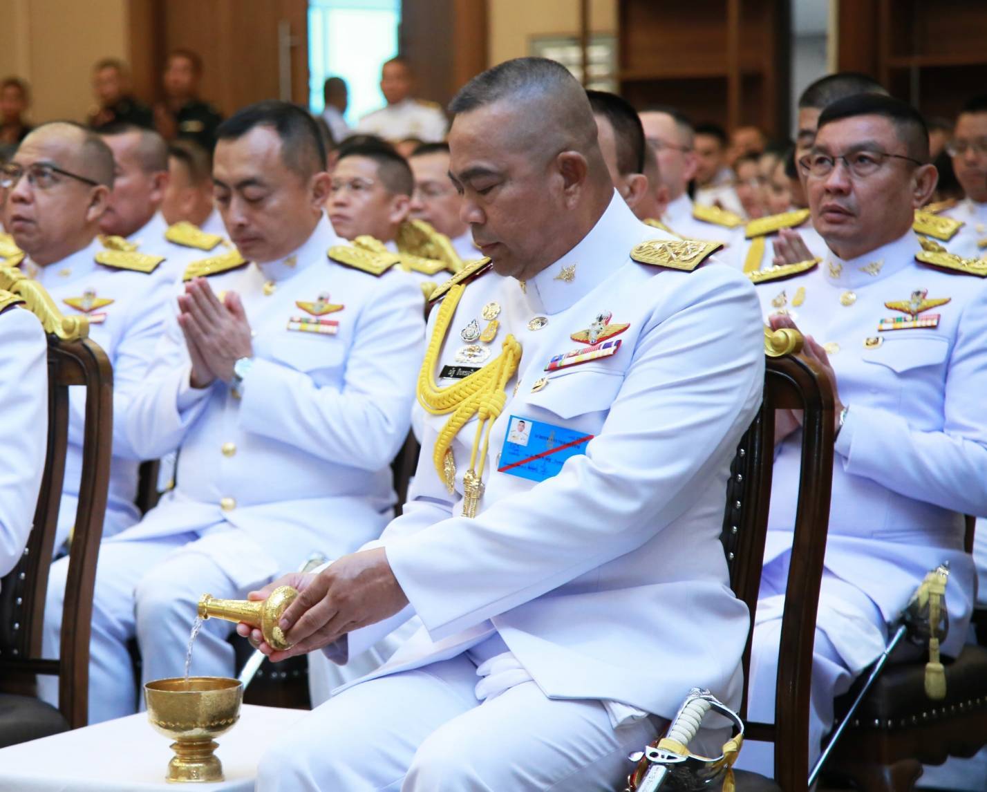 038 เมื่อวันที่ ๓ ธันวาคม ๒๕๖๒ นายกสมาคมภริยาฯ พร้อมด้วยคณะกรรมการฯ ร่วมพิธีสวดพระพุทธมนต์และพิธีทำบุญตักบาตร ถวายเป็นพระราชกุศลแด่ พระบาทสมเด็จพระบรมชนกาธิเบศ มหาภูมิพลอดุลยเดชมหาราช บรมนาถบพิตร เนื่องในวันคล้ายวันเฉลิมพระชนมพรรษา ๕ ธันวาคม ๒๕๖๒