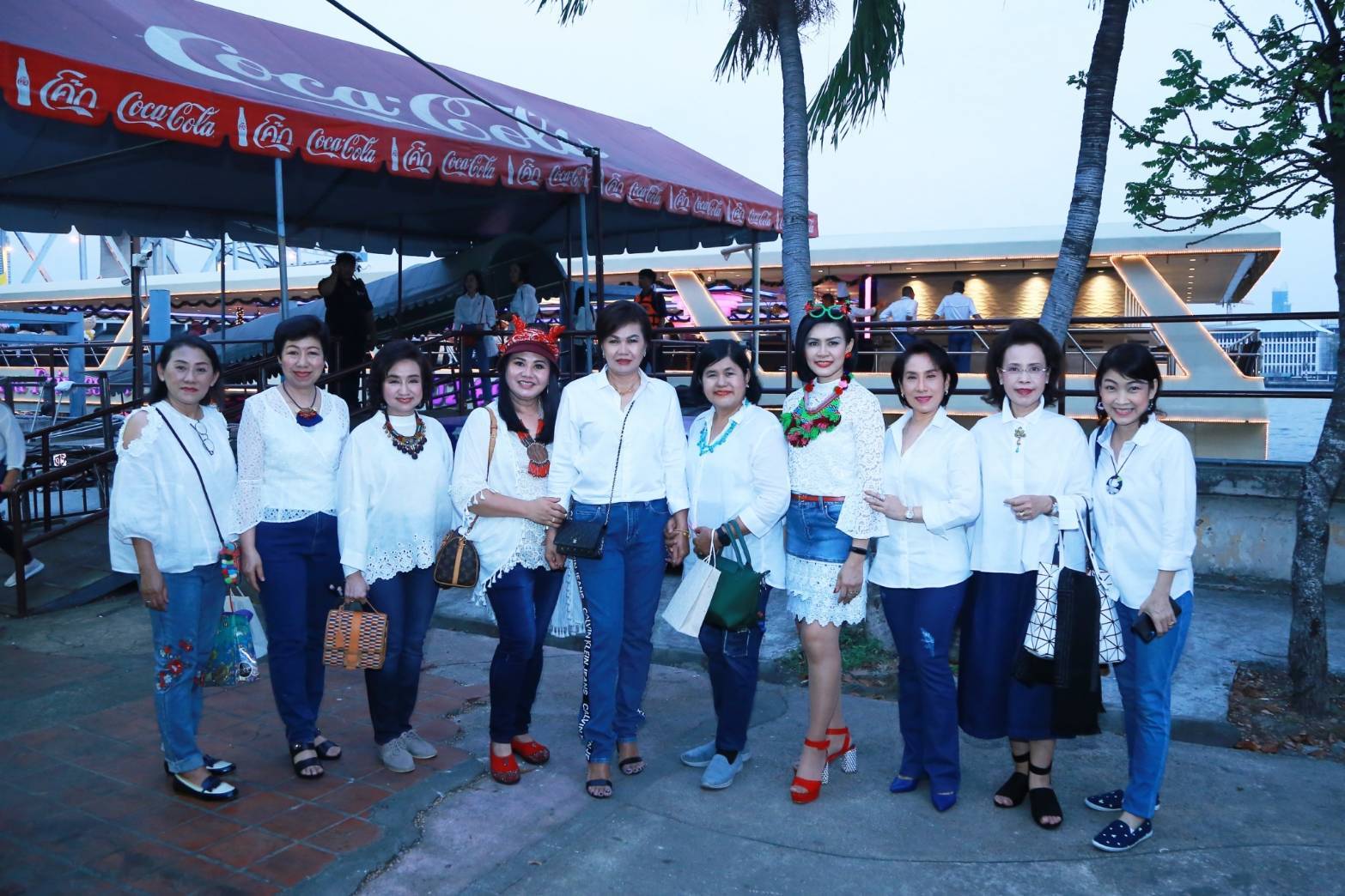 047 เมื่อวันที่ ๒๕ ธันวาคม ๒๕๖๒ นายกสมาคมภริยาฯ เป็นประธานจัดงานเลี้ยง ล่องเรือสำราญ รับประท...