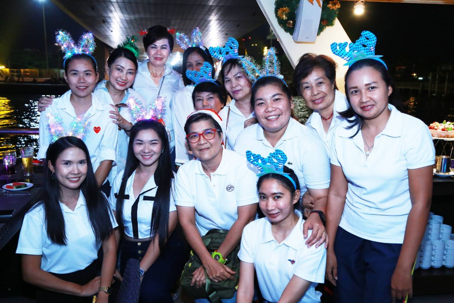 047 เมื่อวันที่ ๒๕ ธันวาคม ๒๕๖๒ นายกสมาคมภริยาฯ เป็นประธานจัดงานเลี้ยง ล่องเรือสำราญ รับประทานอาหารค่ำให้แก่คณะกรรมการสมาคมฯ และข้าราชการสำนักงานปลัดกระทรวงกลาโหม ณ เรือสำราญ เจ้าพระยาปริ้นเซส ๖