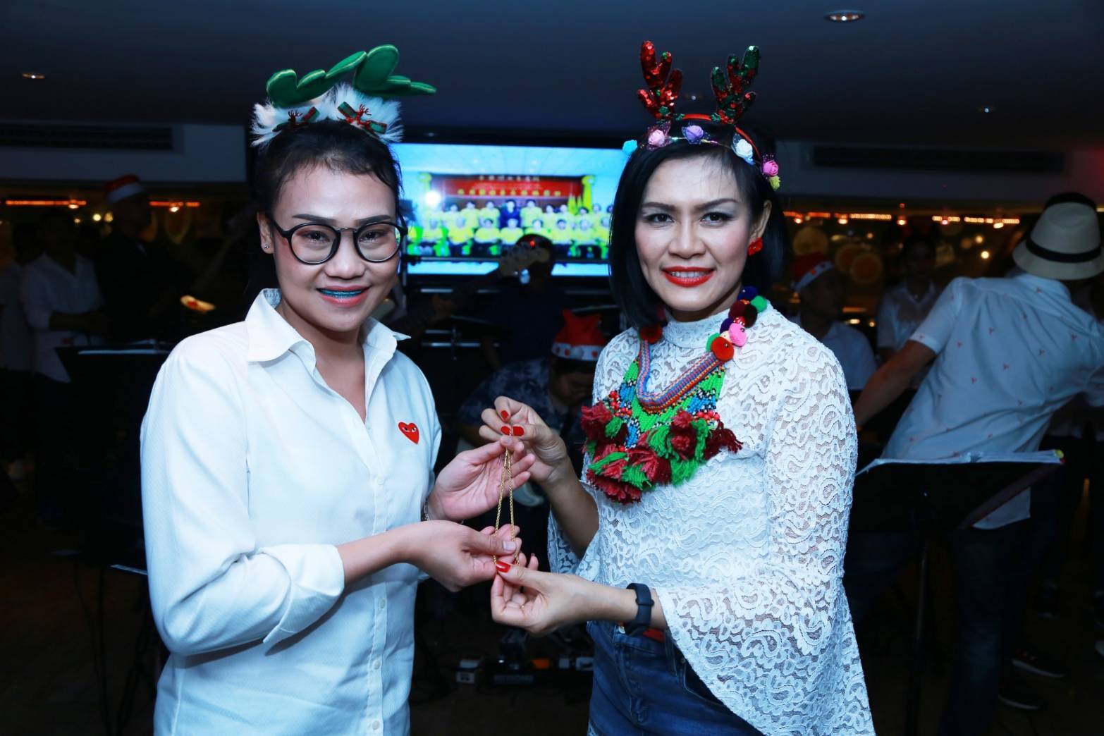 047 เมื่อวันที่ ๒๕ ธันวาคม ๒๕๖๒ นายกสมาคมภริยาฯ เป็นประธานจัดงานเลี้ยง ล่องเรือสำราญ รับประทานอาหารค่ำให้แก่คณะกรรมการสมาคมฯ และข้าราชการสำนักงานปลัดกระทรวงกลาโหม ณ เรือสำราญ เจ้าพระยาปริ้นเซส ๖