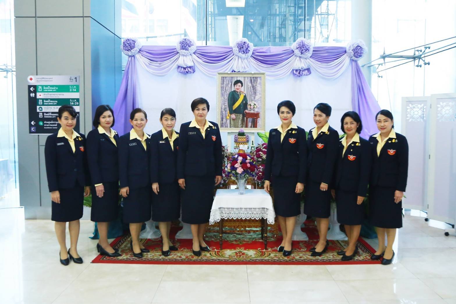 064 เมื่อวันอังคารที่ ๒๑ มกราคม ๒๕๖๓ คุณรมิดา อินทรเจริญ นายกสมาคมภริยาข้าราชการสำนักงานปลัดกระทรวงกลาโหม พร้อมด้วยคณะกรรมการสมาคมฯ ทอดถวายแจกันดอกไม้สดและร่วมลงนามถวายพระพรชัยมงคล พระเจ้าวรวงศ์เธอ พระองค์เจ้าโสมสวลี กรมหมื่นสุทธนารีนาถ ณ ตึกภูมิสิริมังคลานุสรณ์ โรงพยาบาลจุฬาลงกรณ์ สภากาชาดไทย