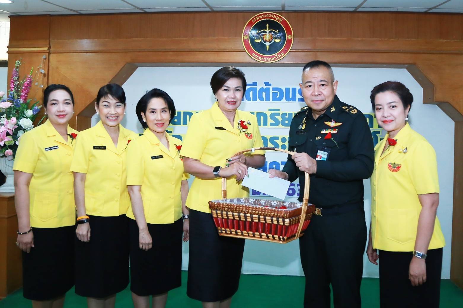 069 เมื่อวันที่ ๓๑ มกราคม ๒๕๖๓ นายกสมาคมภริยาฯ นำคณะกรรมการฯ จำหน่ายดอกป๊อบปี้ ภายในศาลาว่าการกลาโหม และแหล่งชุมชนรอบๆกระทรวงกลาโหม เพื่อนำรายได้ไปมอบให้มูลนิธิสงเคราะห์ครอบครัวทหารผ่านศึก นำไปช่วยเหลือทหารผ่านศึกและครอบครัว ตลอดจนสาธารณกุศลต่างๆ