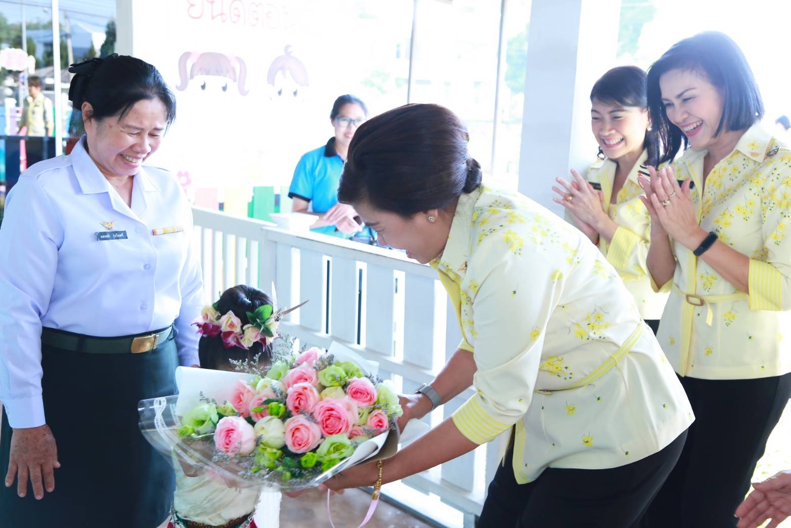 073 เมื่อวันที่ ๔-๗ กุมภาพันธ์ ๒๕๖๓ คุณรมิดา อินทรเจริญ นายกสมาคมภริยาฯ พร้อมด้วยคณะกรรมการฯ เดินทางไปตรวจเยี่ยมโครงการต่างๆ ของสมาคมฯ ณ ศูนย์พัฒนาปิโตรเลียมภาคเหนือ กรมการพลังงานทหาร ศูนย์การอุตสาหกรรมป้องกันประเทศและพลังงานทหาร อ.ฝาง จ.เชียงใหม่
