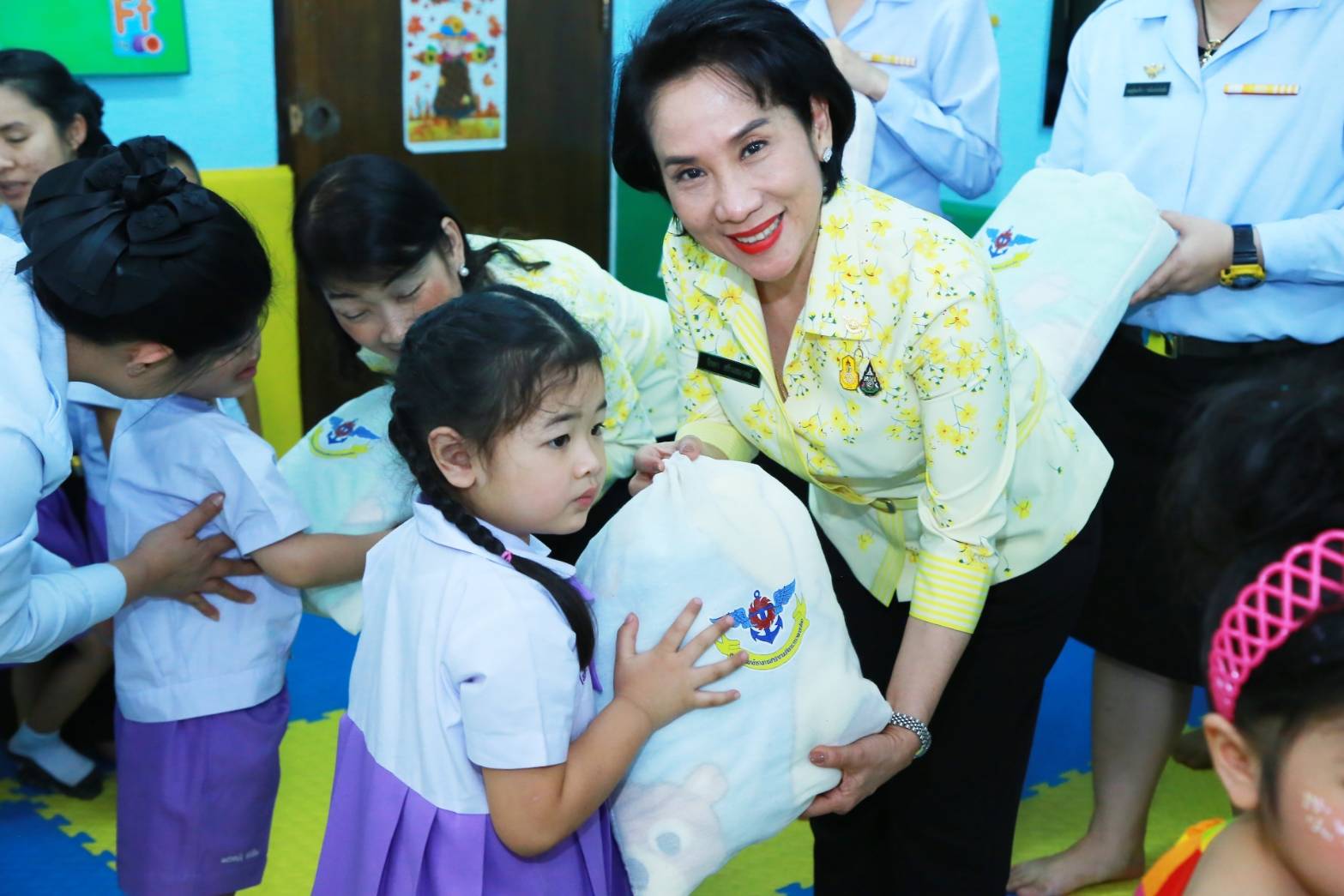073 เมื่อวันที่ ๔-๗ กุมภาพันธ์ ๒๕๖๓ คุณรมิดา อินทรเจริญ นายกสมาคมภริยาฯ พร้อมด้วยคณะกรรมการฯ เดินทางไปตรวจเยี่ยมโครงการต่างๆ ของสมาคมฯ ณ ศูนย์พัฒนาปิโตรเลียมภาคเหนือ กรมการพลังงานทหาร ศูนย์การอุตสาหกรรมป้องกันประเทศและพลังงานทหาร อ.ฝาง จ.เชียงใหม่