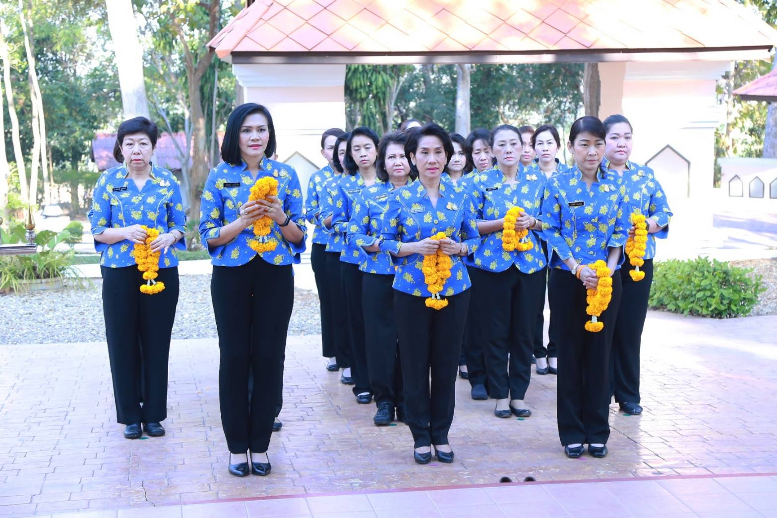 073 เมื่อวันที่ ๔-๗ กุมภาพันธ์ ๒๕๖๓ คุณรมิดา อินทรเจริญ นายกสมาคมภริยาฯ พร้อมด้วยคณะกรรมการฯ เดินทางไปตรวจเยี่ยมโครงการต่างๆ ของสมาคมฯ ณ ศูนย์พัฒนาปิโตรเลียมภาคเหนือ กรมการพลังงานทหาร ศูนย์การอุตสาหกรรมป้องกันประเทศและพลังงานทหาร อ.ฝาง จ.เชียงใหม่