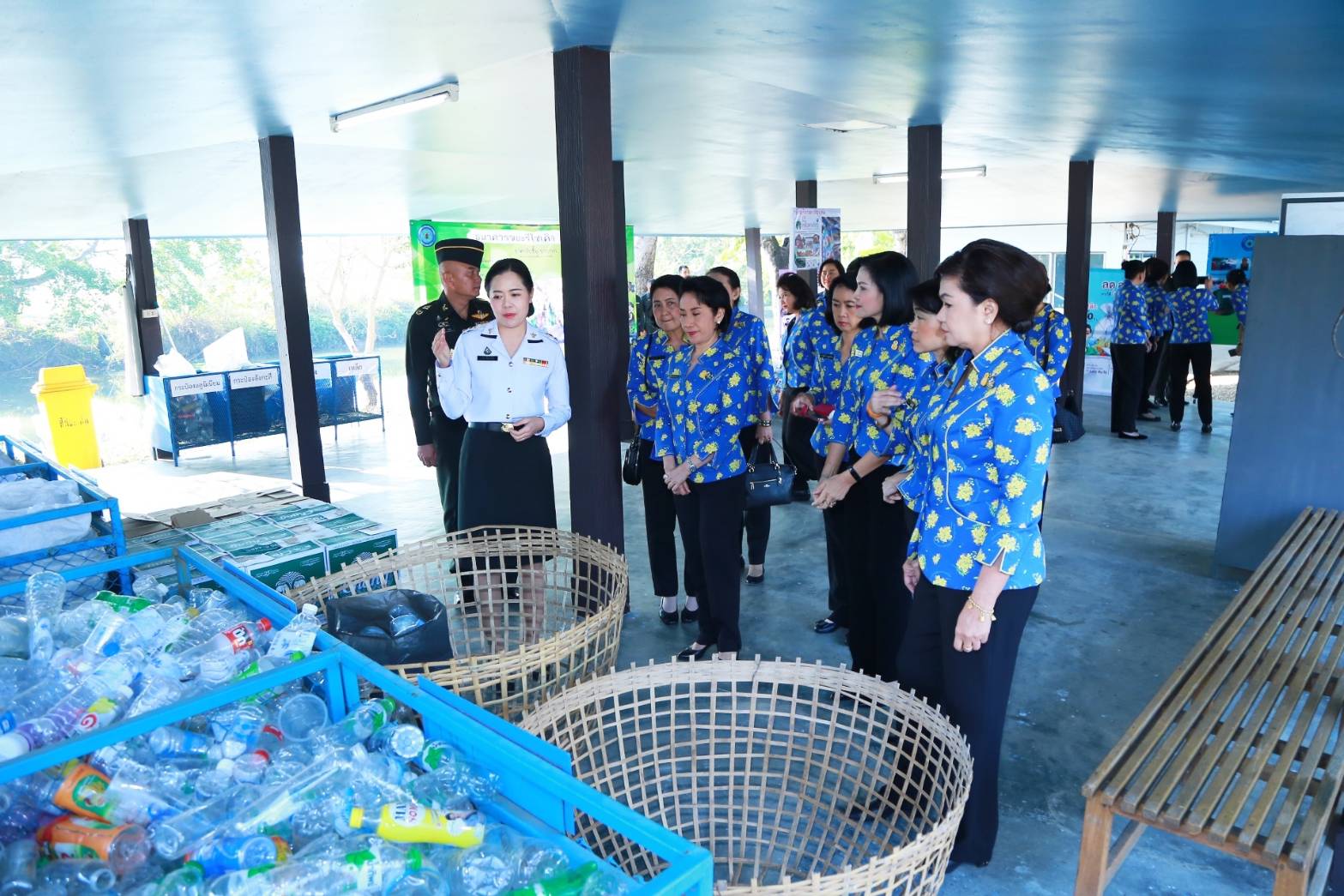 073 เมื่อวันที่ ๔-๗ กุมภาพันธ์ ๒๕๖๓ คุณรมิดา อินทรเจริญ นายกสมาคมภริยาฯ พร้อมด้วยคณะกรรมการฯ เดินทางไปตรวจเยี่ยมโครงการต่างๆ ของสมาคมฯ ณ ศูนย์พัฒนาปิโตรเลียมภาคเหนือ กรมการพลังงานทหาร ศูนย์การอุตสาหกรรมป้องกันประเทศและพลังงานทหาร อ.ฝาง จ.เชียงใหม่