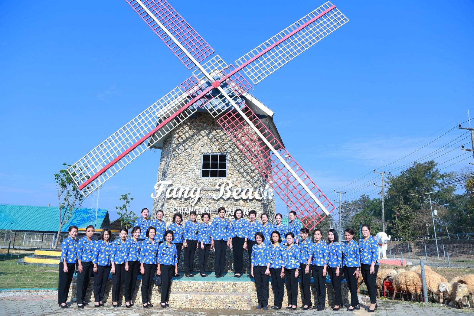 073 เมื่อวันที่ ๔-๗ กุมภาพันธ์ ๒๕๖๓ คุณรมิดา อินทรเจริญ นายกสมาคมภริยาฯ พร้อมด้วยคณะกรรมการฯ เดินทางไปตรวจเยี่ยมโครงการต่างๆ ของสมาคมฯ ณ ศูนย์พัฒนาปิโตรเลียมภาคเหนือ กรมการพลังงานทหาร ศูนย์การอุตสาหกรรมป้องกันประเทศและพลังงานทหาร อ.ฝาง จ.เชียงใหม่