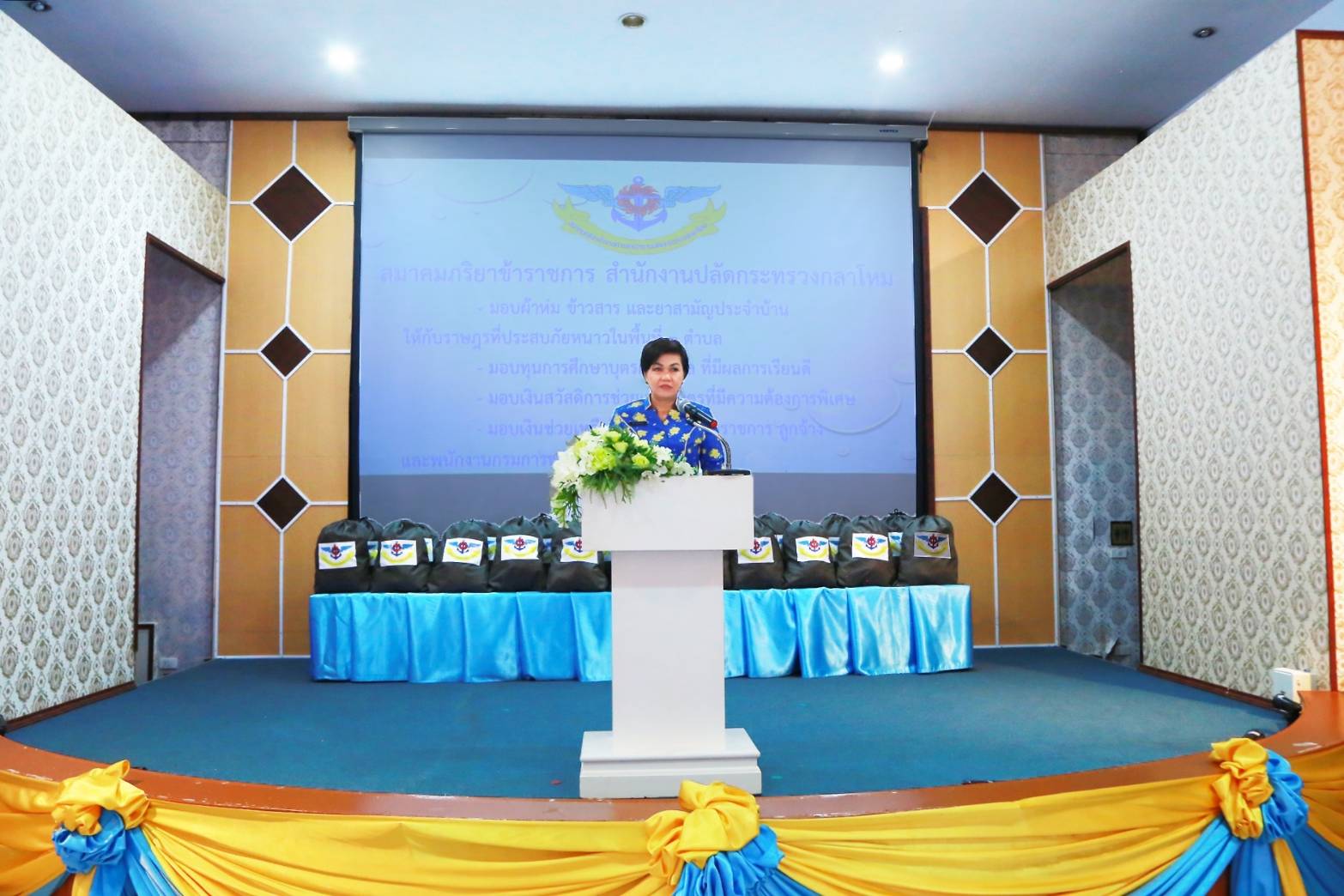 073 เมื่อวันที่ ๔-๗ กุมภาพันธ์ ๒๕๖๓ คุณรมิดา อินทรเจริญ นายกสมาคมภริยาฯ พร้อมด้วยคณะกรรมการฯ เดินทางไปตรวจเยี่ยมโครงการต่างๆ ของสมาคมฯ ณ ศูนย์พัฒนาปิโตรเลียมภาคเหนือ กรมการพลังงานทหาร ศูนย์การอุตสาหกรรมป้องกันประเทศและพลังงานทหาร อ.ฝาง จ.เชียงใหม่