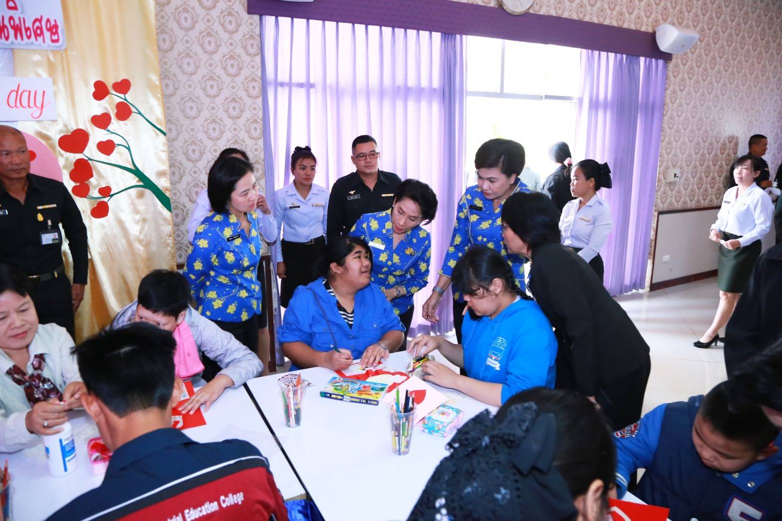 073 เมื่อวันที่ ๔-๗ กุมภาพันธ์ ๒๕๖๓ คุณรมิดา อินทรเจริญ นายกสมาคมภริยาฯ พร้อมด้วยคณะกรรมการฯ เดินทางไปตรวจเยี่ยมโครงการต่างๆ ของสมาคมฯ ณ ศูนย์พัฒนาปิโตรเลียมภาคเหนือ กรมการพลังงานทหาร ศูนย์การอุตสาหกรรมป้องกันประเทศและพลังงานทหาร อ.ฝาง จ.เชียงใหม่