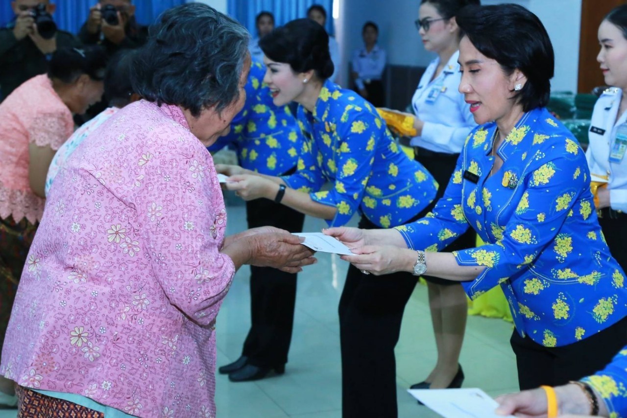 074 เมื่อวันที่ ๑๙- ๒๐ กุมภาพันธ์ ๒๕๖๓ นายกสมาคมภริยาฯ พร้อมด้วยคณะกรรมการฯ เดินทางไปตรวจเยี่ยมโครงการต่างๆ ของสมาคมฯ ณ ศูนย์อำนวยการสร้างอาวุธ ศูนย์การอุตสาหกรรมป้องกันประเทศและพลังงานทหาร จ.ลพบุรี และโรงงานวัตถุระเบิดทหาร กรมการอุตสาหกรรมทหาร ศูนย์การอุตสาหกรรมป้องกันประเทศและพลังงานทหาร จ.นครสวรรค์ ตามลำดับ