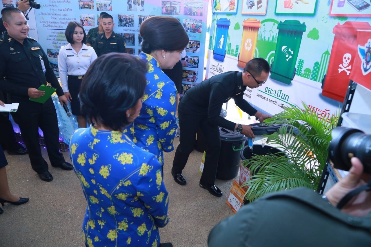 074 เมื่อวันที่ ๑๙- ๒๐ กุมภาพันธ์ ๒๕๖๓ นายกสมาคมภริยาฯ พร้อมด้วยคณะกรรมการฯ เดินทางไปตรวจเยี่ยมโครงการต่างๆ ของสมาคมฯ ณ ศูนย์อำนวยการสร้างอาวุธ ศูนย์การอุตสาหกรรมป้องกันประเทศและพลังงานทหาร จ.ลพบุรี และโรงงานวัตถุระเบิดทหาร กรมการอุตสาหกรรมทหาร ศูนย์การอุตสาหกรรมป้องกันประเทศและพลังงานทหาร จ.นครสวรรค์ ตามลำดับ