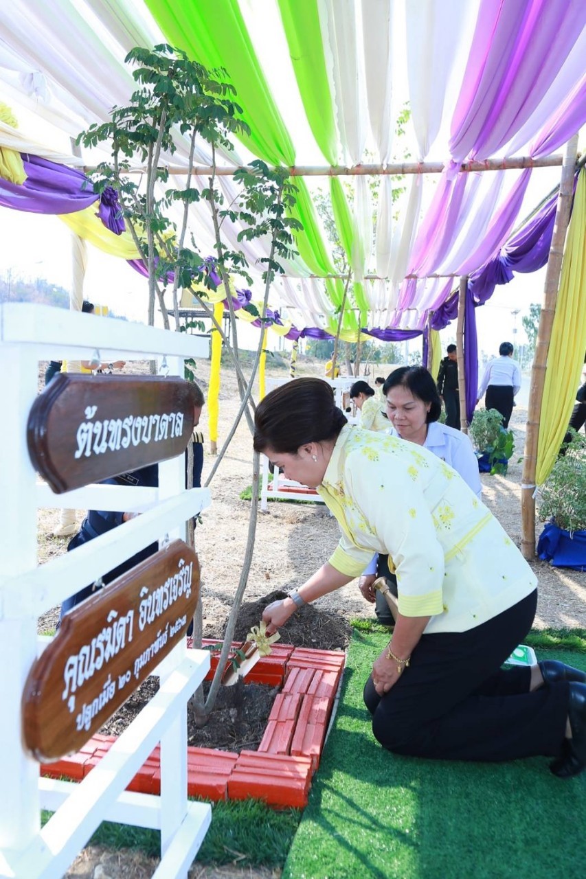 074 เมื่อวันที่ ๑๙- ๒๐ กุมภาพันธ์ ๒๕๖๓ นายกสมาคมภริยาฯ พร้อมด้วยคณะกรรมการฯ เดินทางไปตรวจเยี่ยมโครงการต่างๆ ของสมาคมฯ ณ ศูนย์อำนวยการสร้างอาวุธ ศูนย์การอุตสาหกรรมป้องกันประเทศและพลังงานทหาร จ.ลพบุรี และโรงงานวัตถุระเบิดทหาร กรมการอุตสาหกรรมทหาร ศูนย์การอุตสาหกรรมป้องกันประเทศและพลังงานทหาร จ.นครสวรรค์ ตามลำดับ