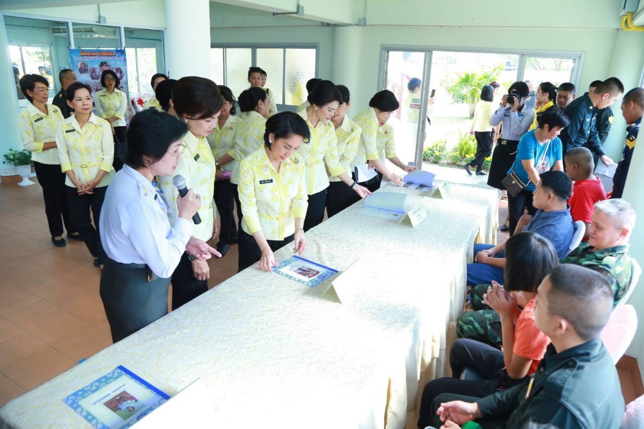 074 เมื่อวันที่ ๑๙- ๒๐ กุมภาพันธ์ ๒๕๖๓ นายกสมาคมภริยาฯ พร้อมด้วยคณะกรรมการฯ เดินทางไปตรวจเยี่ยมโครงการต่างๆ ของสมาคมฯ ณ ศูนย์อำนวยการสร้างอาวุธ ศูนย์การอุตสาหกรรมป้องกันประเทศและพลังงานทหาร จ.ลพบุรี และโรงงานวัตถุระเบิดทหาร กรมการอุตสาหกรรมทหาร ศูนย์การอุตสาหกรรมป้องกันประเทศและพลังงานทหาร จ.นครสวรรค์ ตามลำดับ